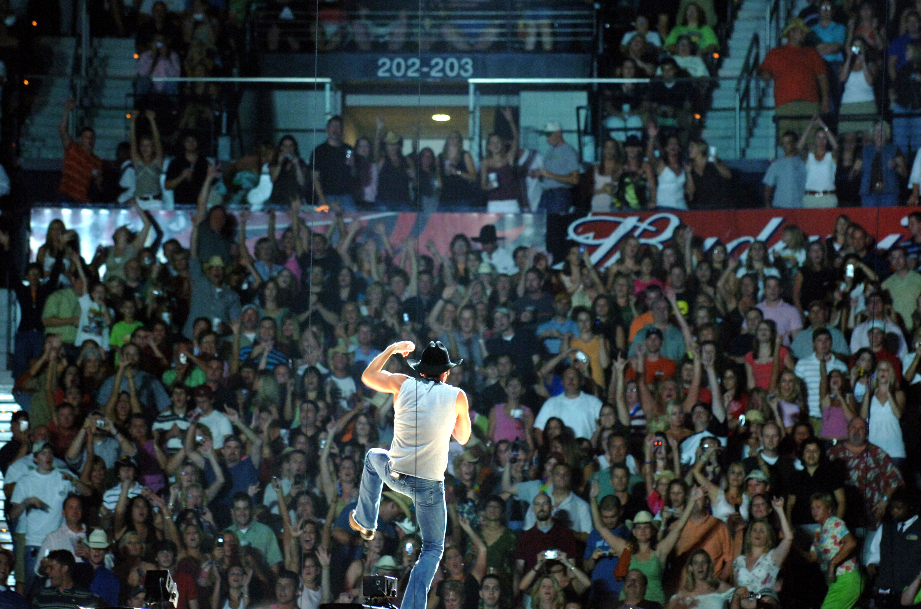 (EXCLUSIVE, Premium Rates Apply) Kenny Chesney 
