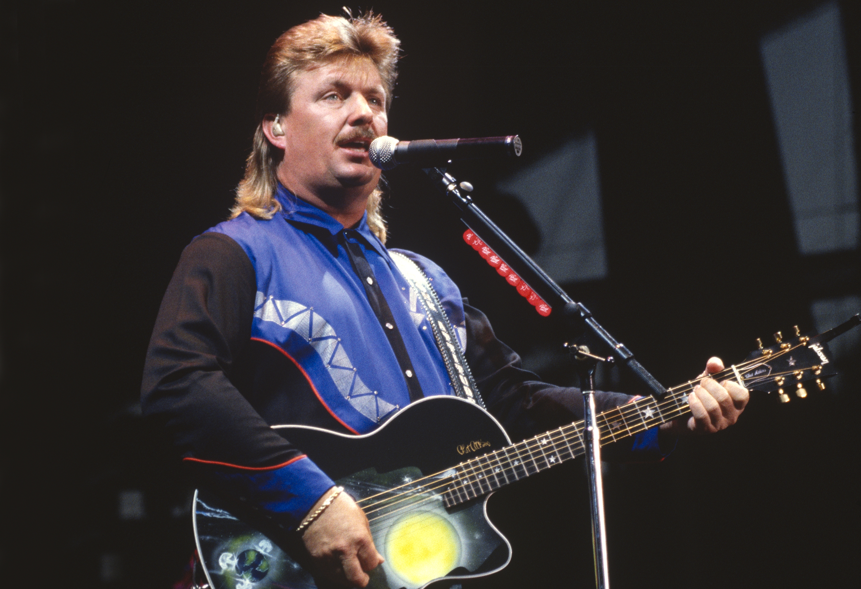 Joe Diffie performs at Shoreline Amphitheatre on July 30, 1994 in Mountain View, California. 