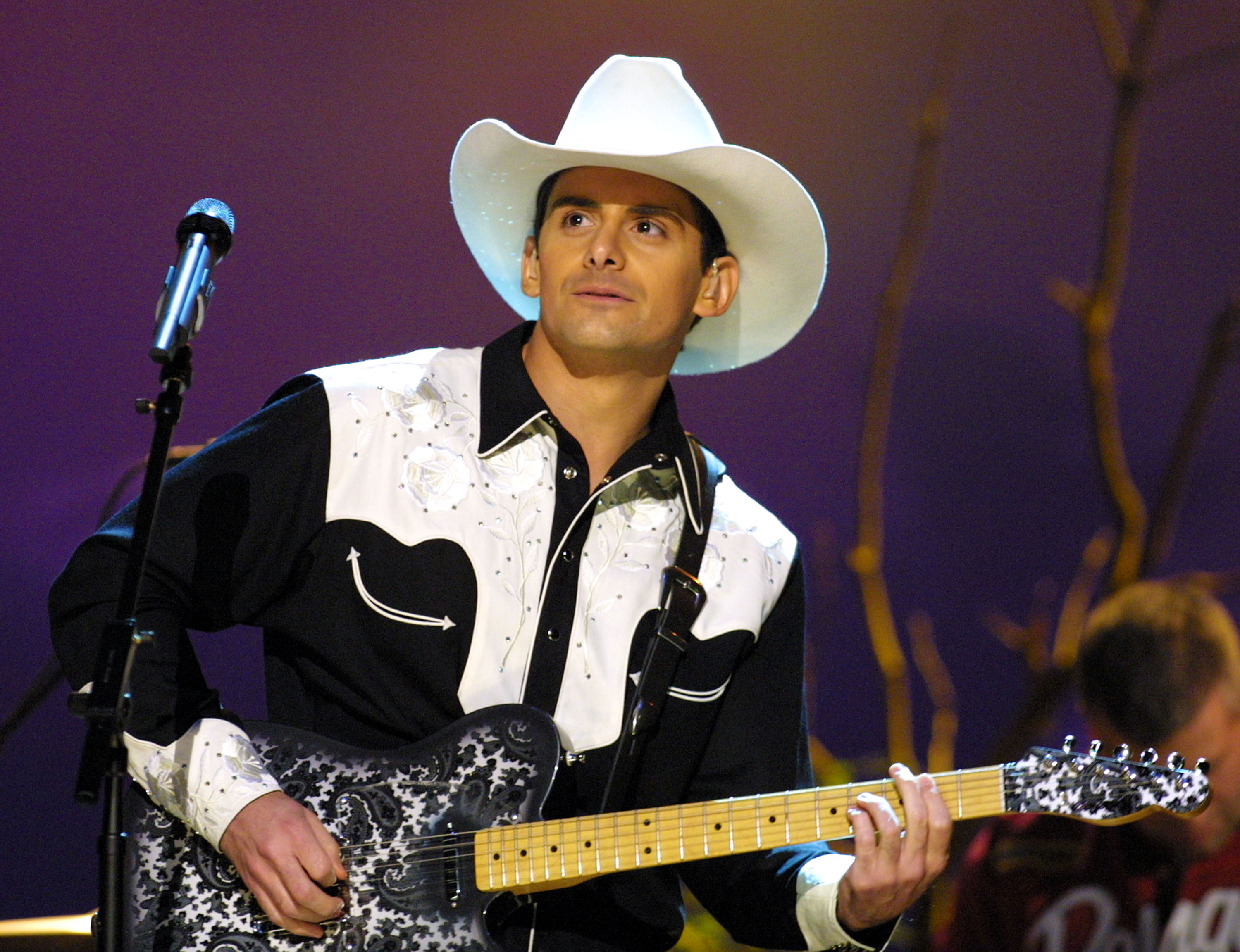 NASHVILLE, TN - NOVEMBER 6: Video of the Year award winner Brad Paisley performs at the 36th Annual CMA Awards (Country Music Association) at the Grand Ole Opry House on November 6, 2002 in Nashville, Tennessee. 