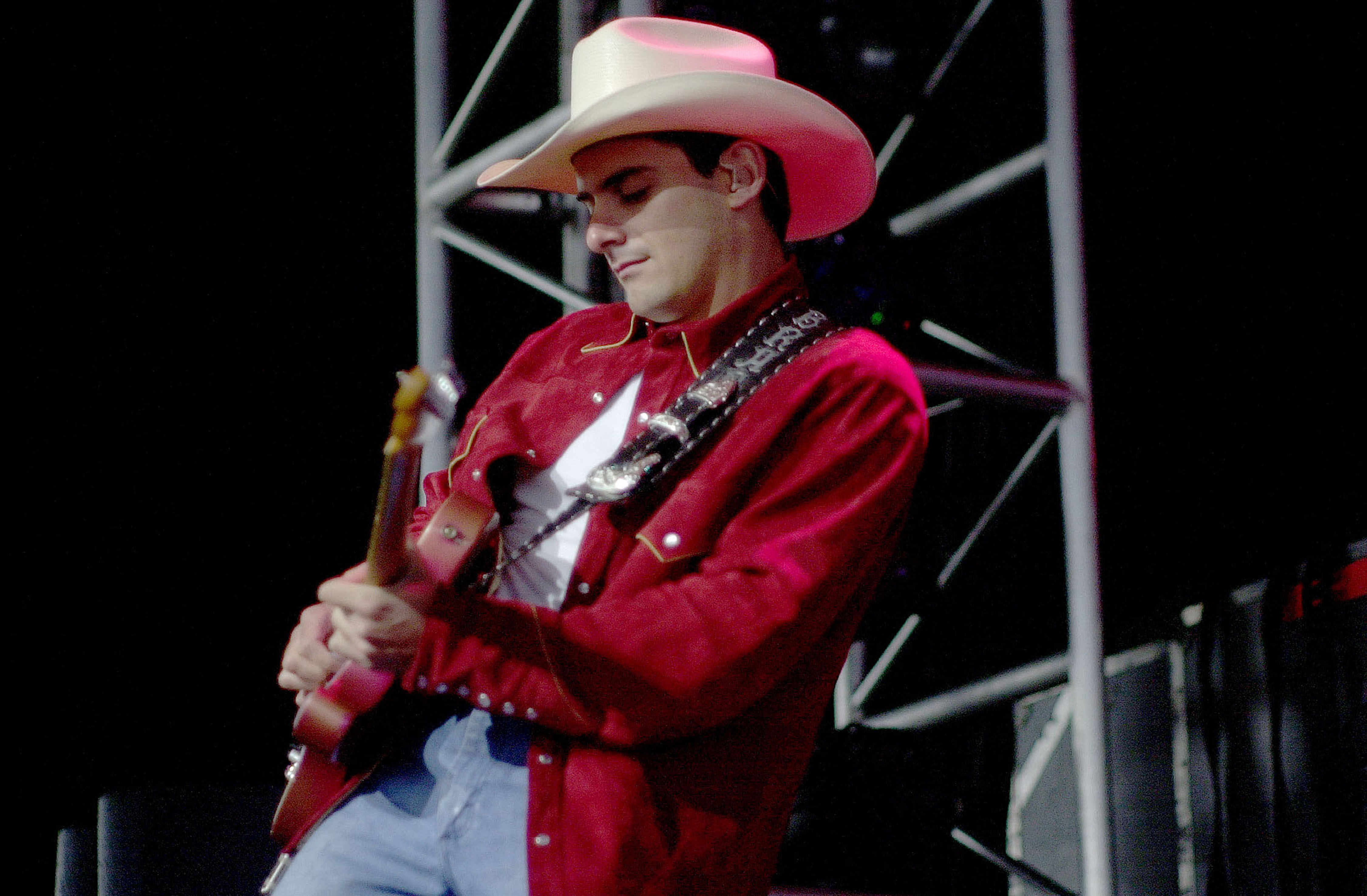 American musician Brad Paisley performs onstage during the George Strait Country Music Festival, Chicago, Illinois, May 25, 2001. 