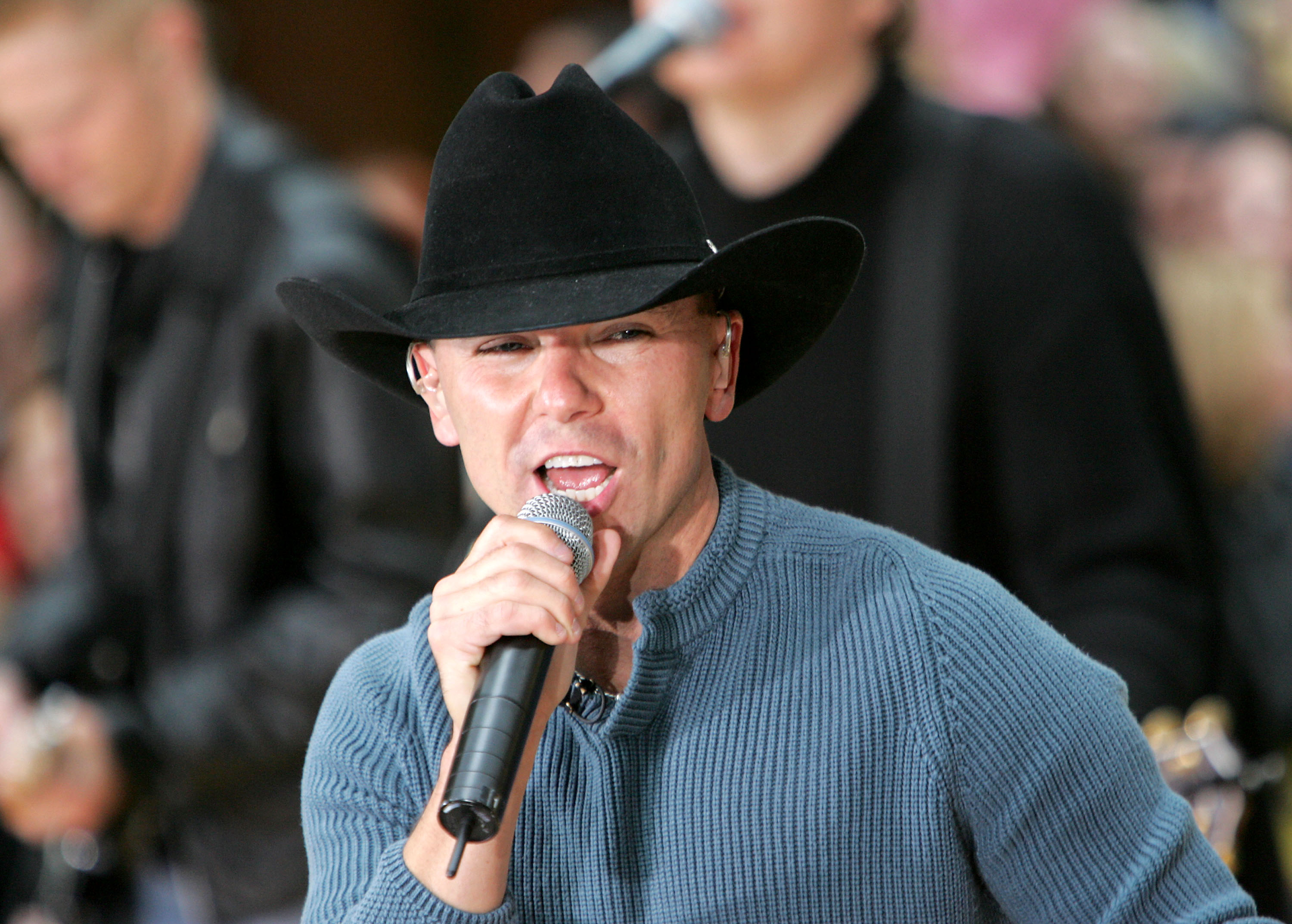 NEW YORK - NOVEMBER 22: Country music star Kenny Chesney performs on the "Today" show in Rockefeller Plaza on November 22, 2004 in New York City. 