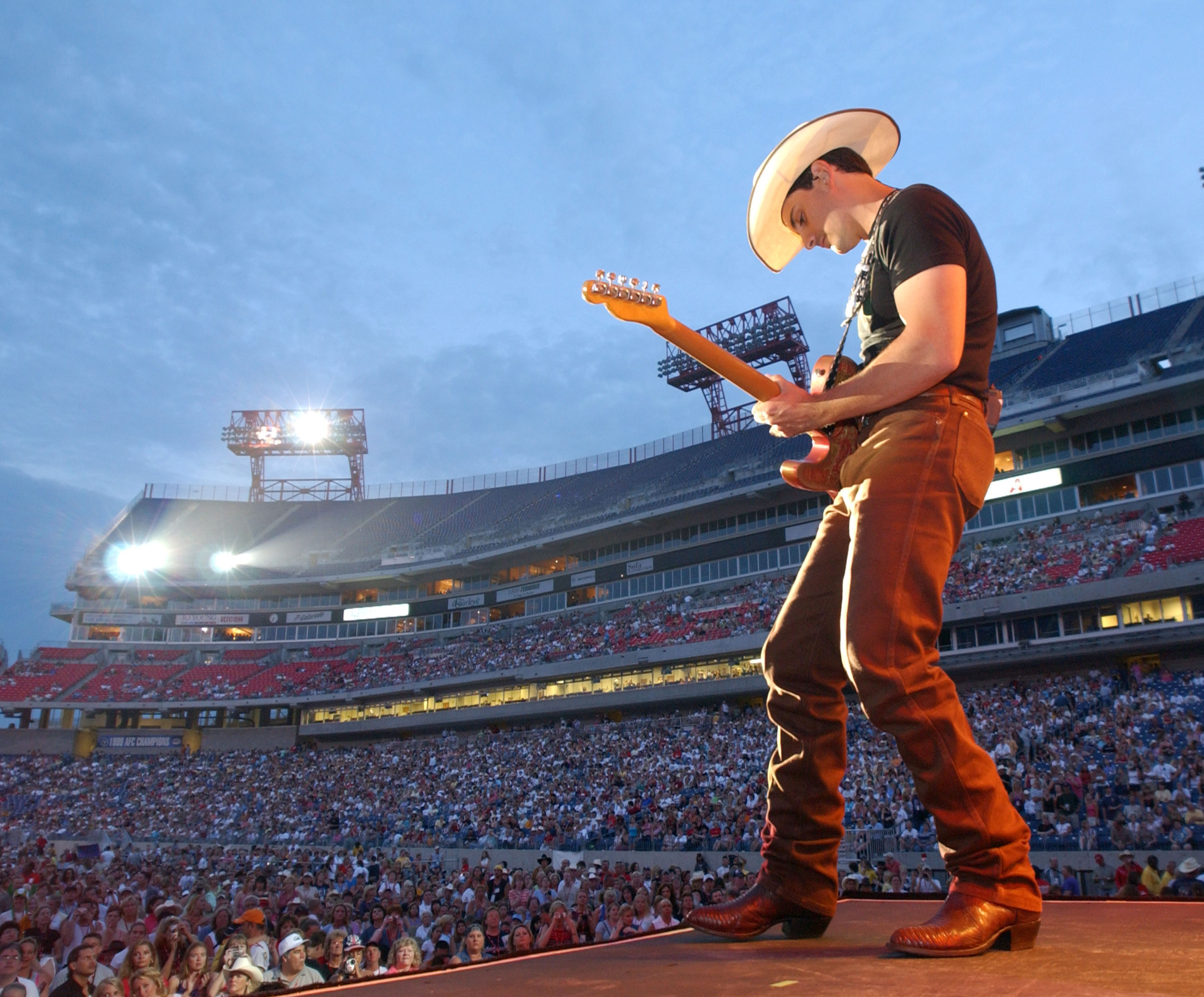 NASHVILLE, TN - JUNE 13: Brad Paisley performs June 13, 2002 at the 31st Annual Fan Fair in Nashville, Tennessee. The four-day event is billed as the world's largest country music festival and features concerts, fan club parties and opportunities to meet the stars. 