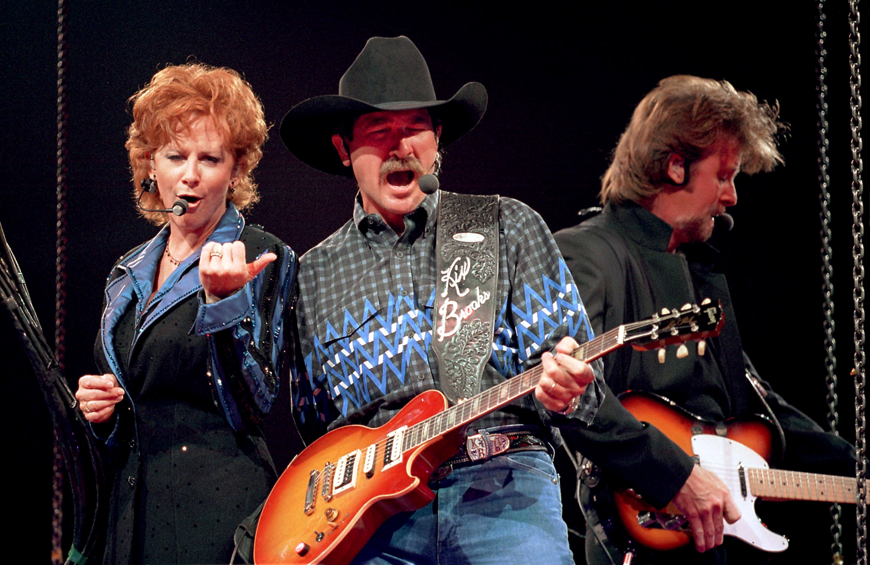 Country superstars l-r Reba McEntire, Kix Brooks and Ronnie Dunn perform together at the Rosemont Horizon. July 26, 1997. 
