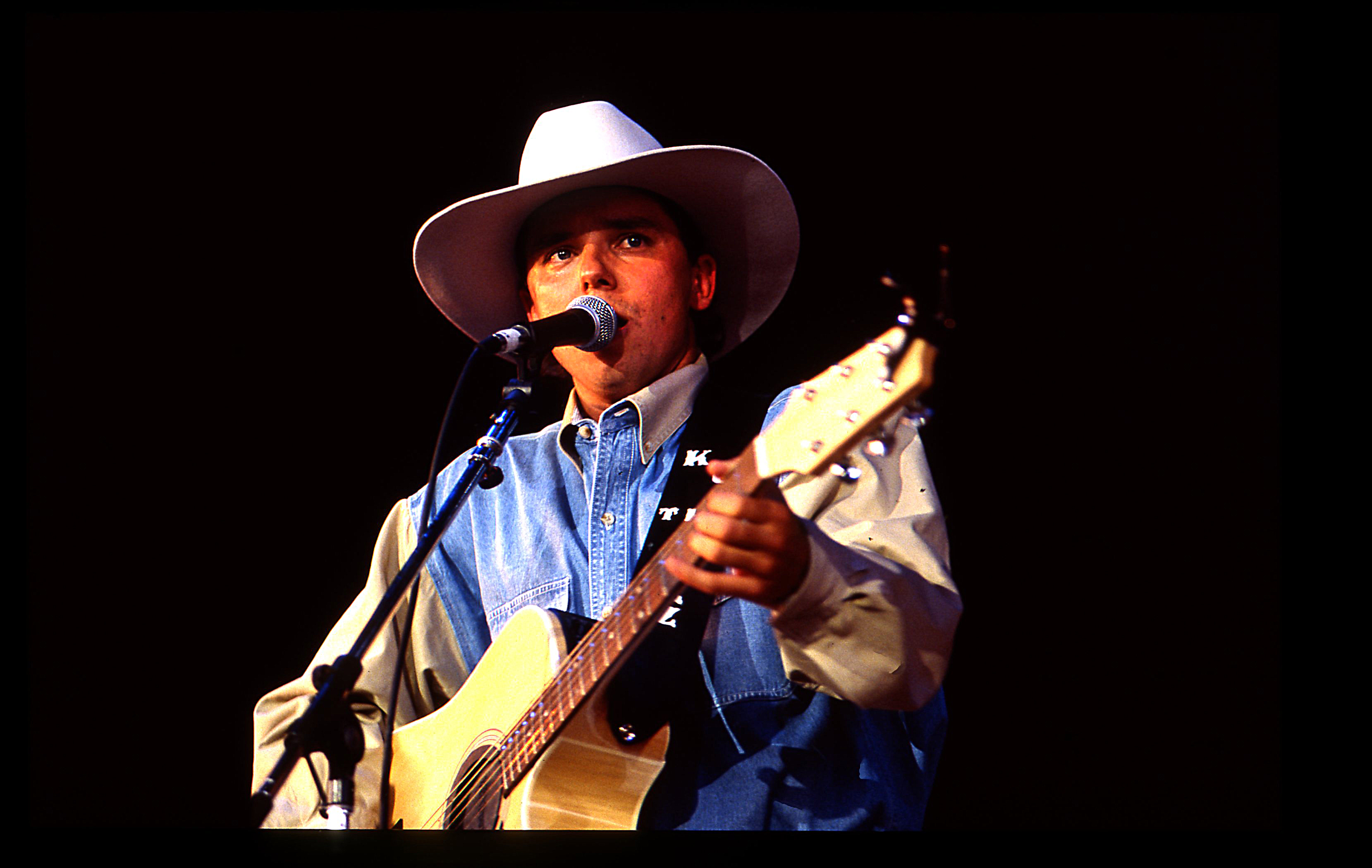 NASHVILLE - 1999: Country Singer Kenny Chesney performs at Starwood Amphitheater 1999 in Nashville,TN. 