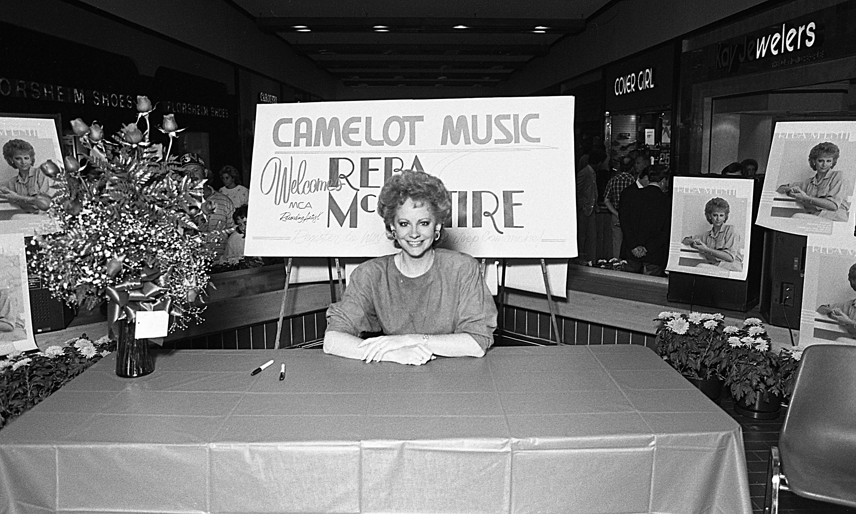 NASHVILLE - OCTOBER 2: Country Music Singer Reba McEntire waits to sign autographs at the Camalot Music Store in Rivergate Mall in October 02, 1986 Nashville ,Tennessee.