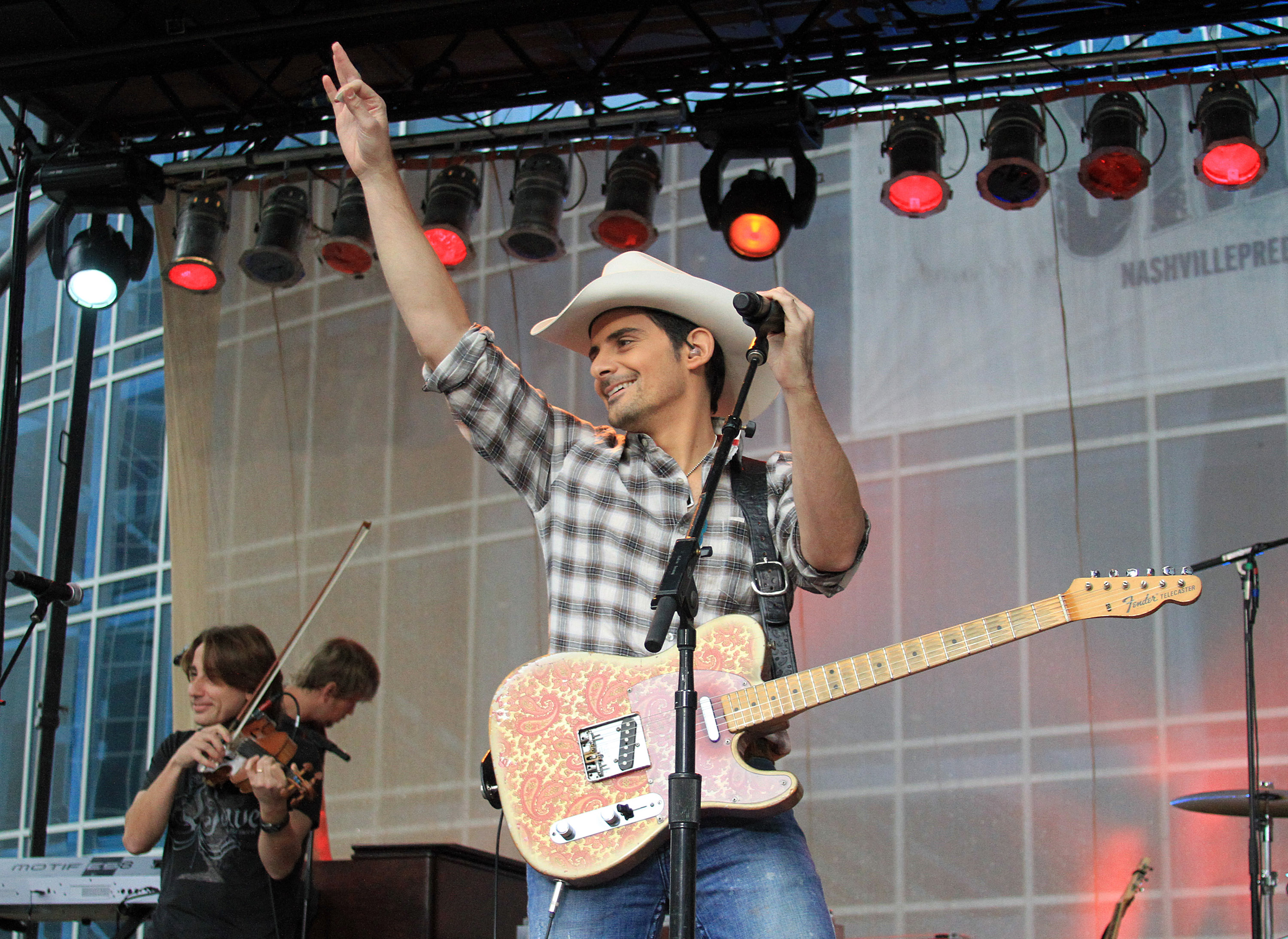 NASHVILLE, TN - NOVEMBER 10: Brad Paisley performs on ABC's "Good Morning America" to celebrate the 43rd Annual CMA Awards at the Sommet Center on November 10, 2009 in Nashville, Tennessee. 