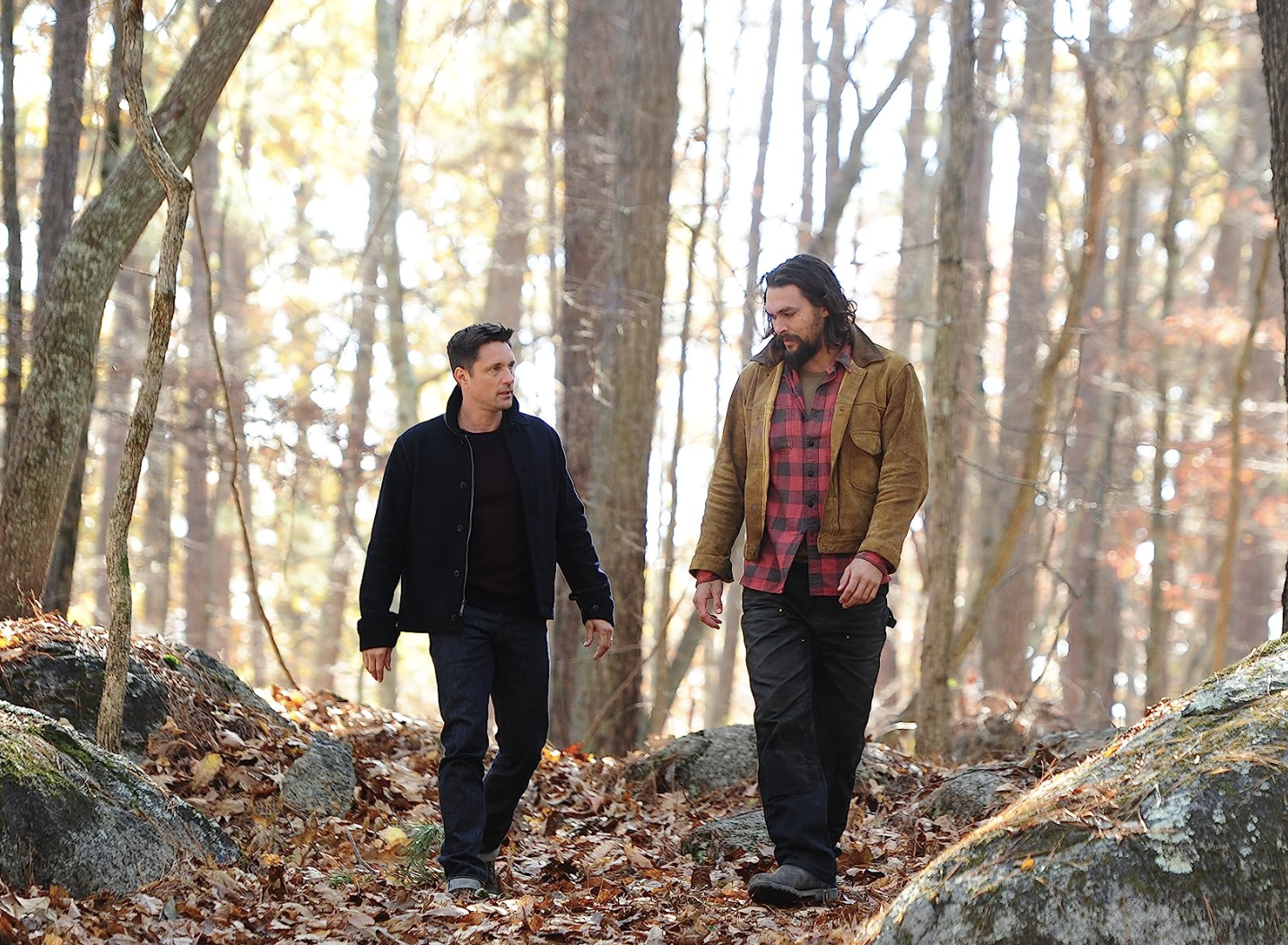 Martin Henderson and Jason Momoa in The Red Road (2014)