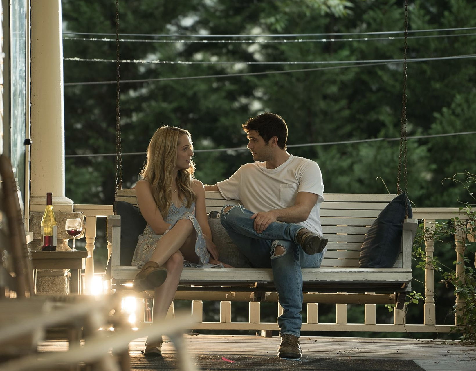 Alex Roe and Jessica Rothe in Forever My Girl (2018)