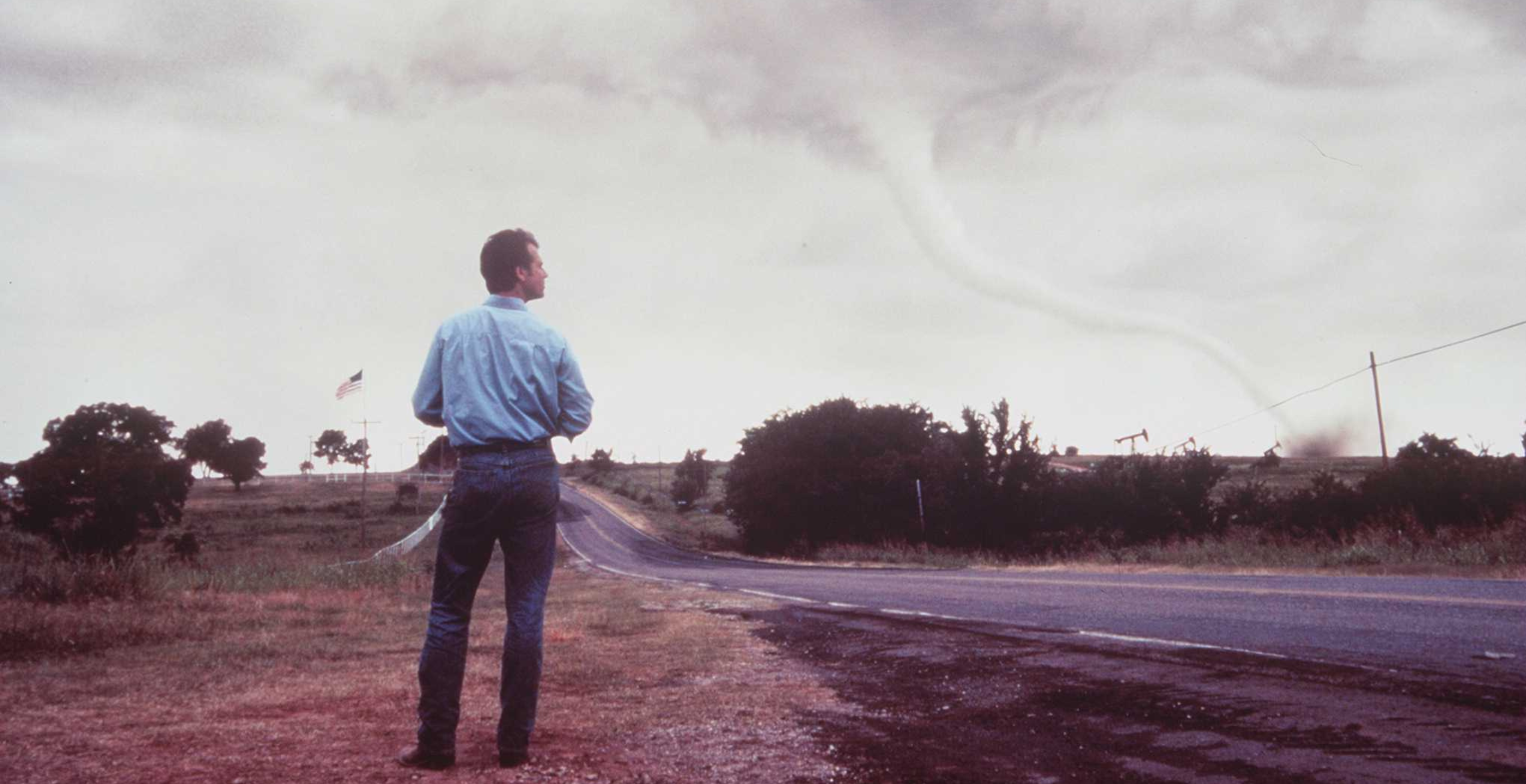1996 BILL PAXTON AND HELEN HUNT AS JO HARDING IN THE ACTION THRILLER "TWISTER"