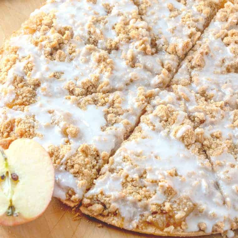 https://www.thecountrycook.net/easy-apple-dessert-pizza