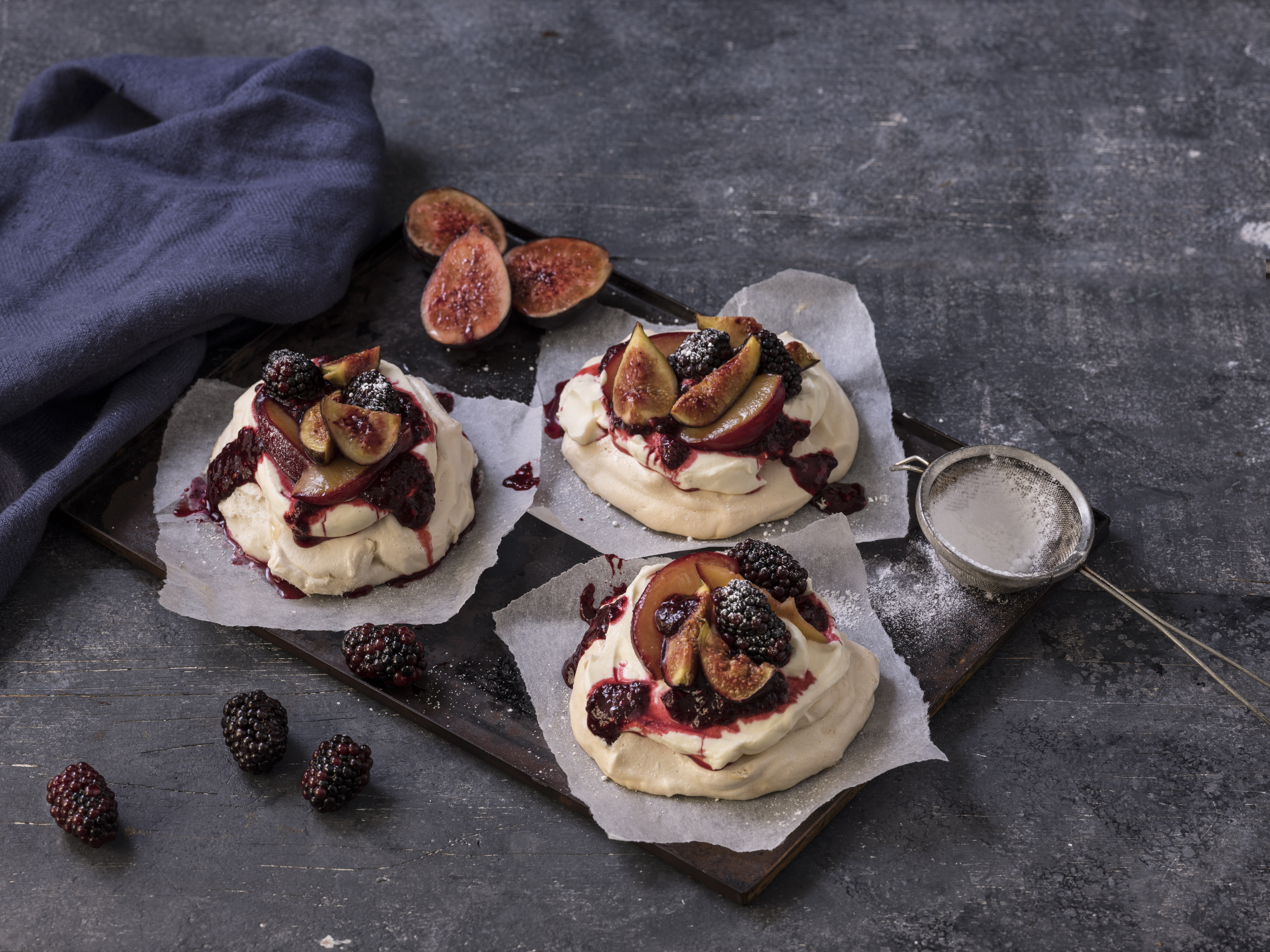 https://www.greatbritishchefs.com/recipes/autumn-fruit-pavlova-recipe