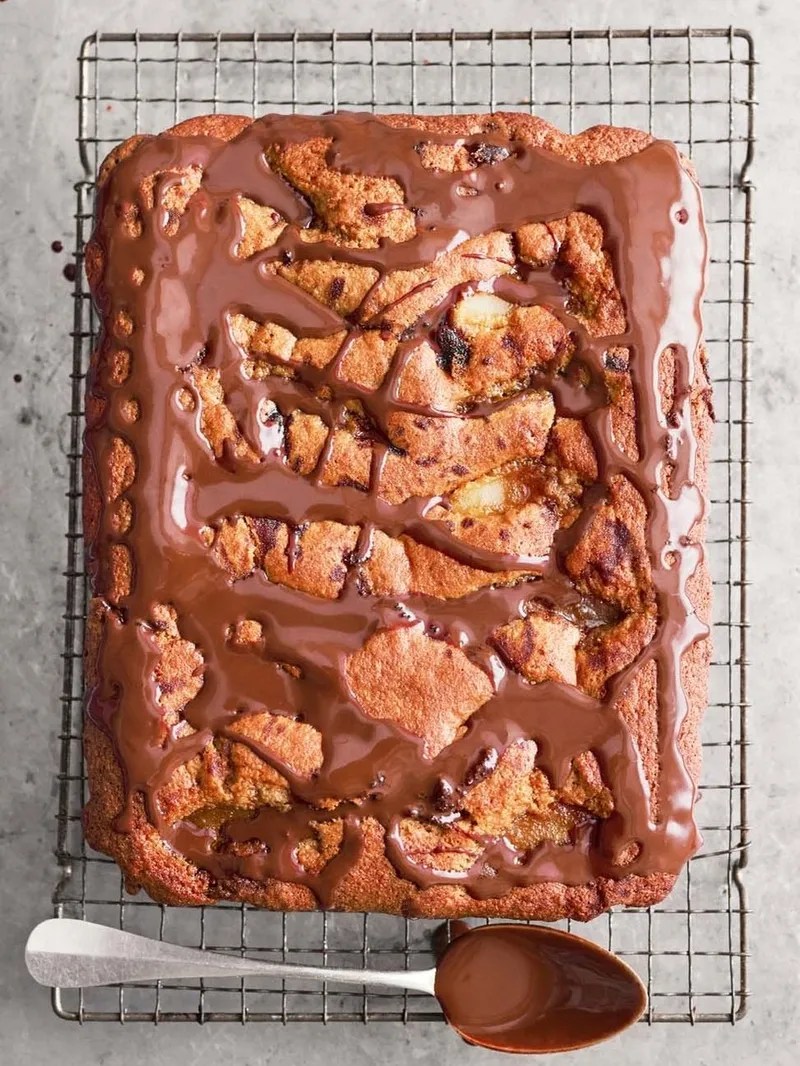 https://www.jamieoliver.com/recipes/fruit-recipes/pear-gingerbread-cake