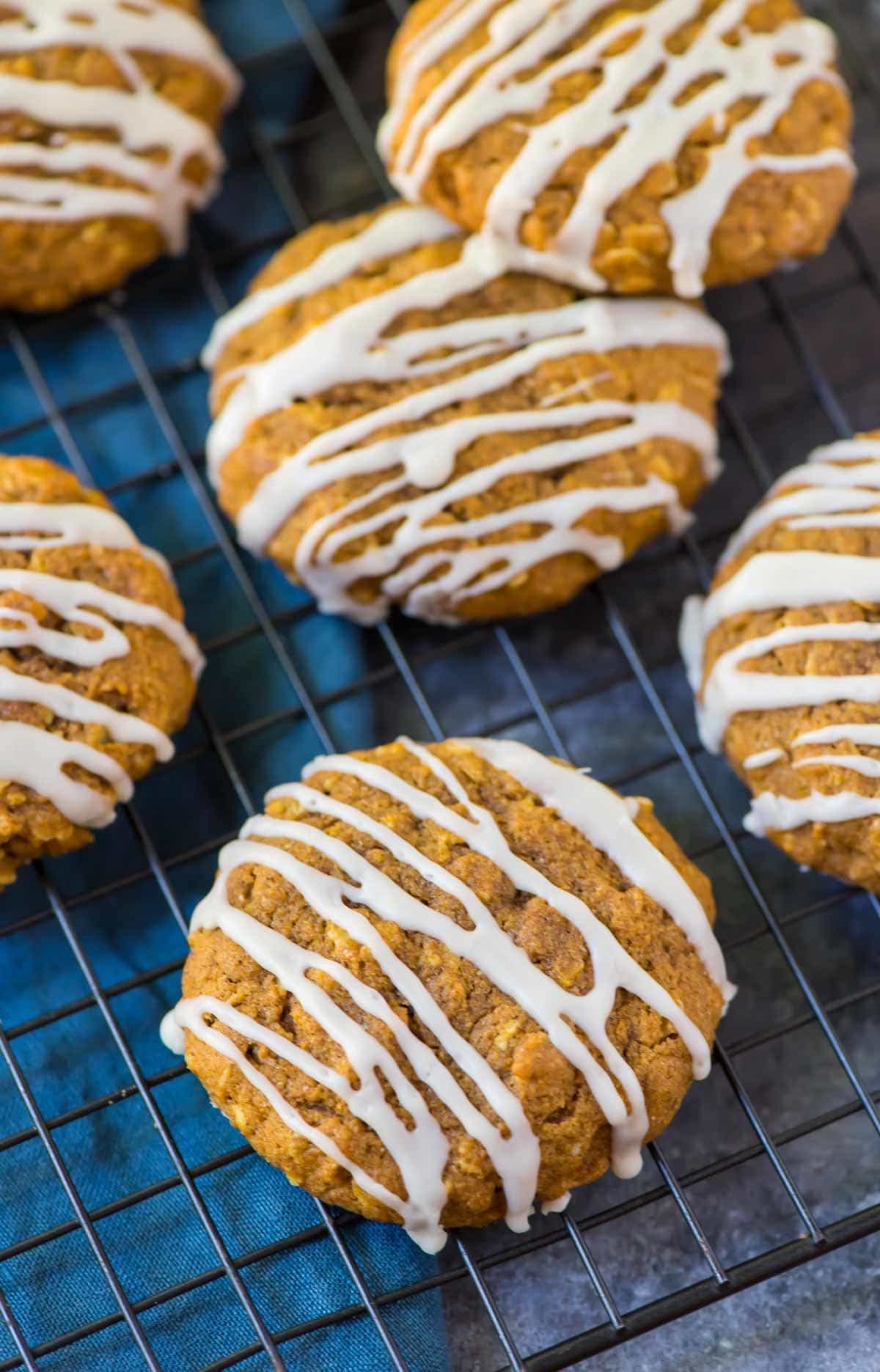 https://www.wellplated.com/pumpkin-oatmeal-cookies