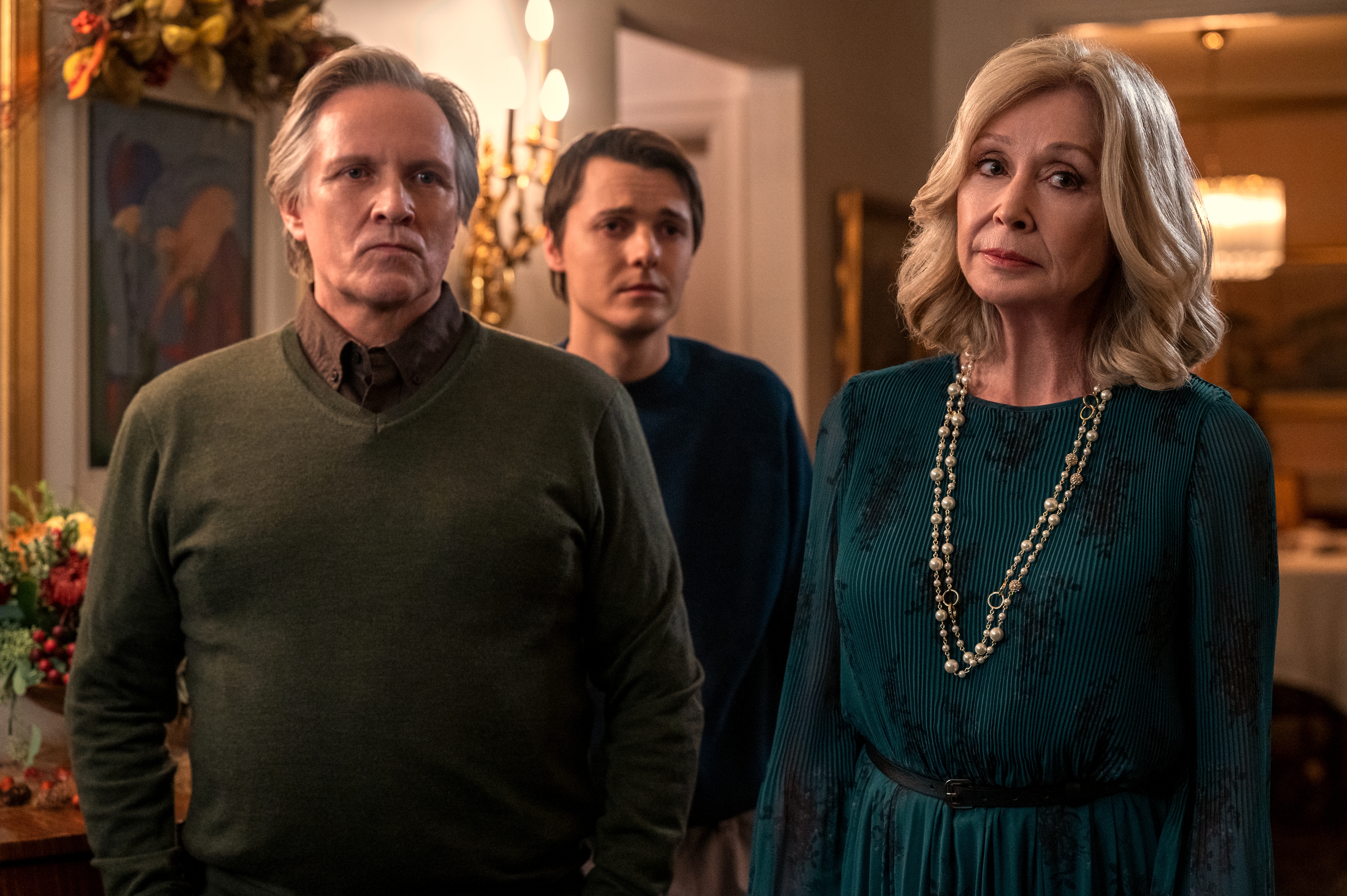 John Ralston as Whit Randolph, Michael McCreary as Chris Randolph, Sherry Miller as Patricia Randolph in episode 201 of Ginny & Georgia.