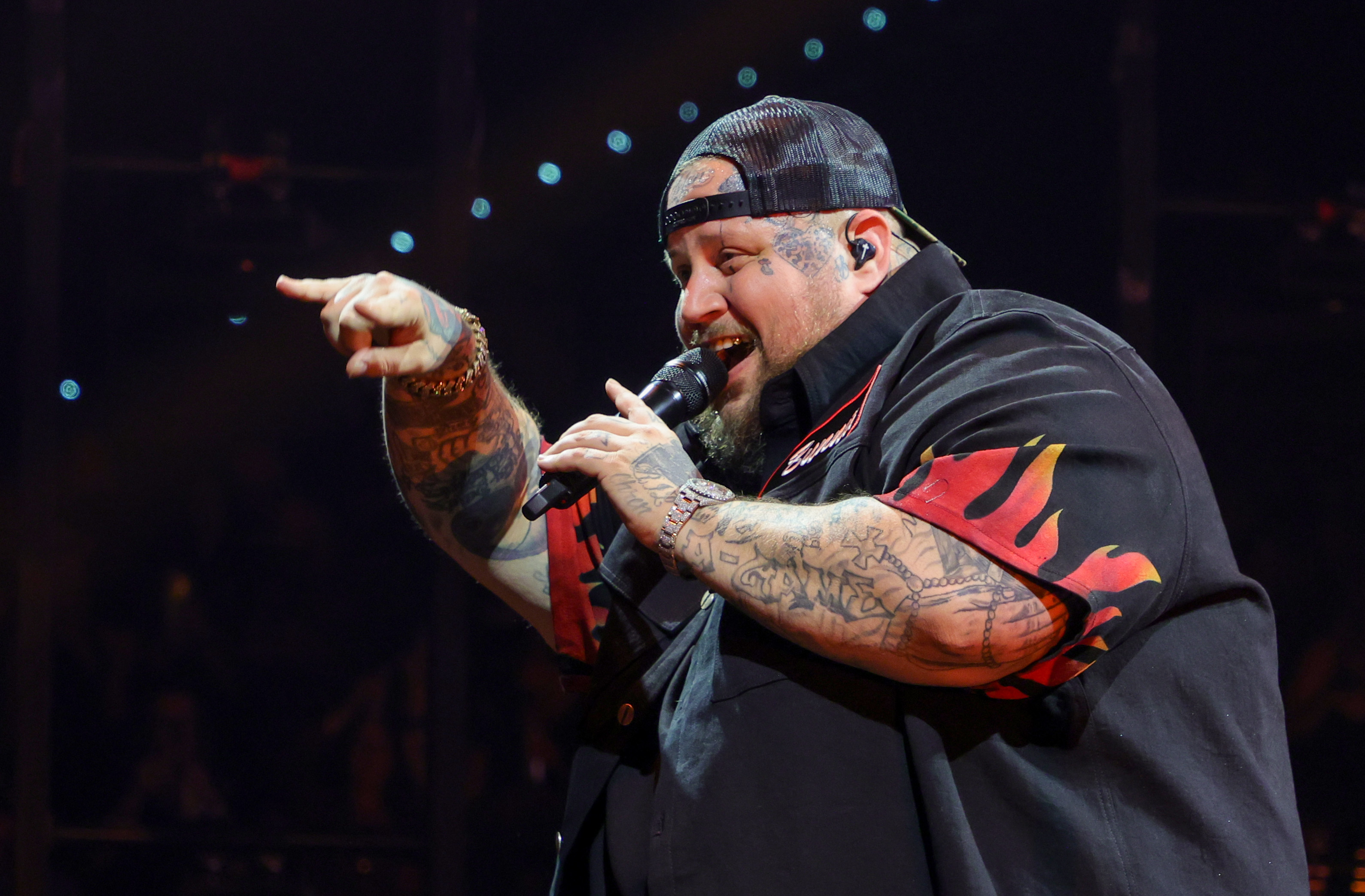 LAS VEGAS, NEVADA - SEPTEMBER 01: Jelly Roll performs at MGM Grand Garden Arena on September 01, 2023 in Las Vegas, Nevada. 
