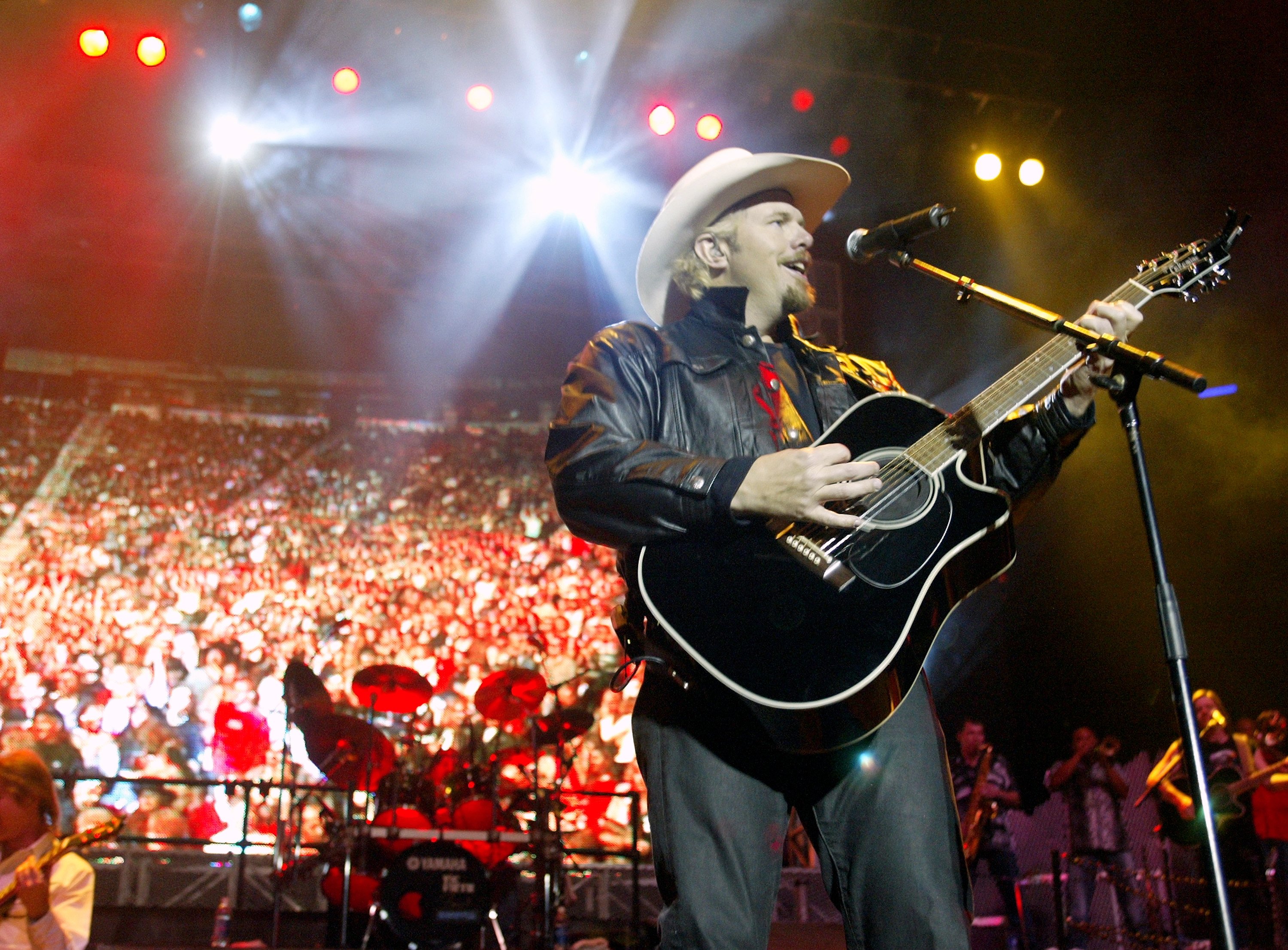 Country artist Toby Keith performs at the Thomas & Mack Center November 1, 2002 in Las Vegas, Nevada. Keith is touring in support of the new album, "Unleashed."
