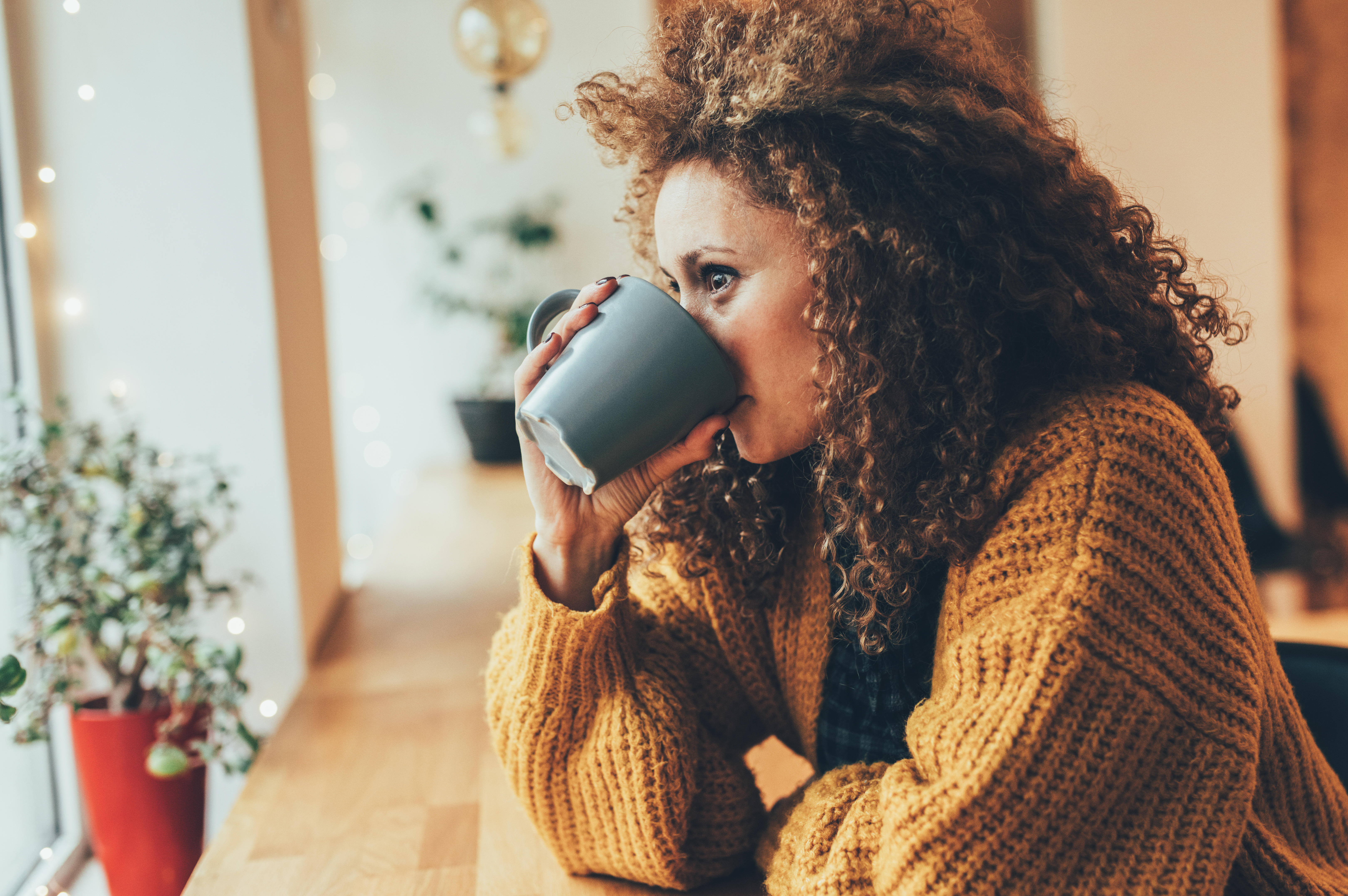  woman drinking coffee at the cafe