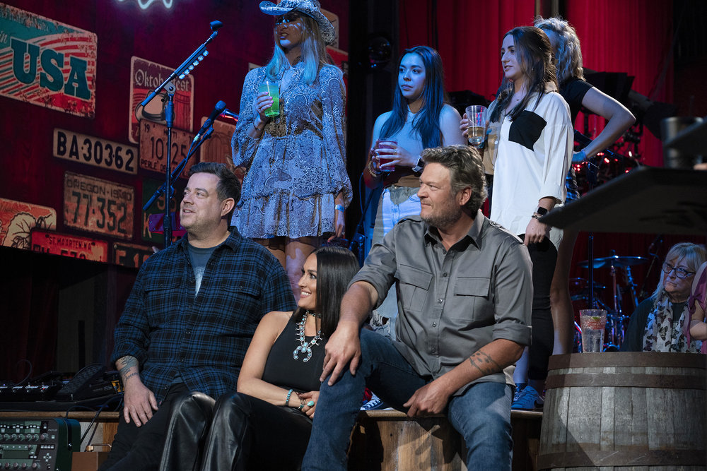 BARMAGEDDON -- Episode 108 -- Pictured: (l-r) Carson Daly, Nikki Bella, Blake Shelton --