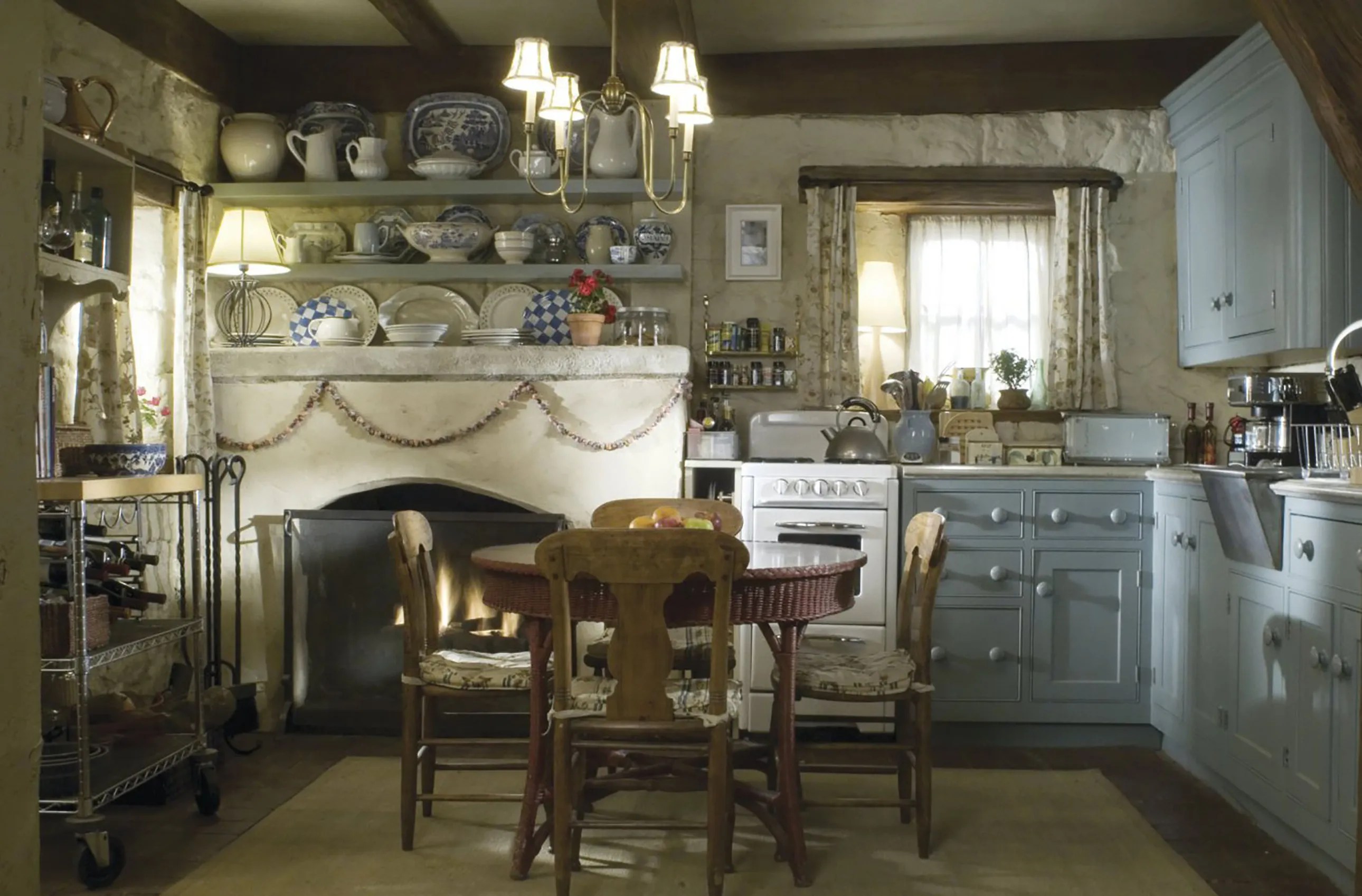 The Holiday (2006) kitchen