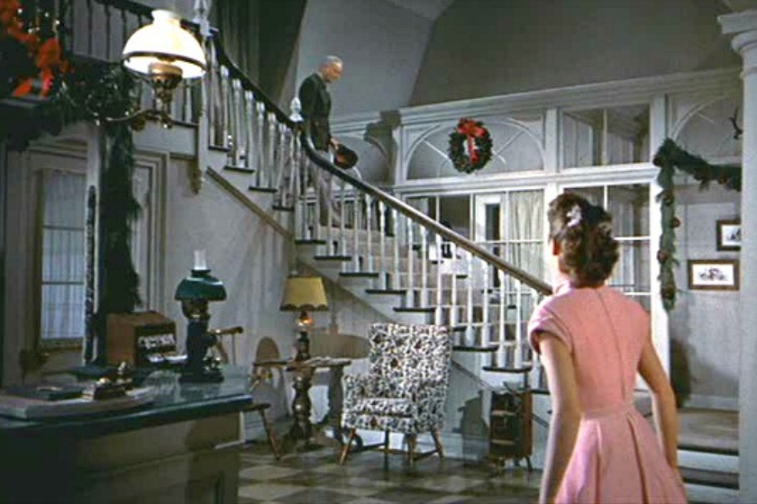 White Christmas Pine Tree Inn interior