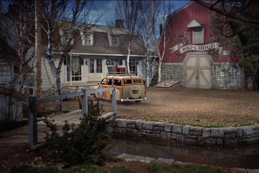 White Christmas movie house Pine Tree Inn