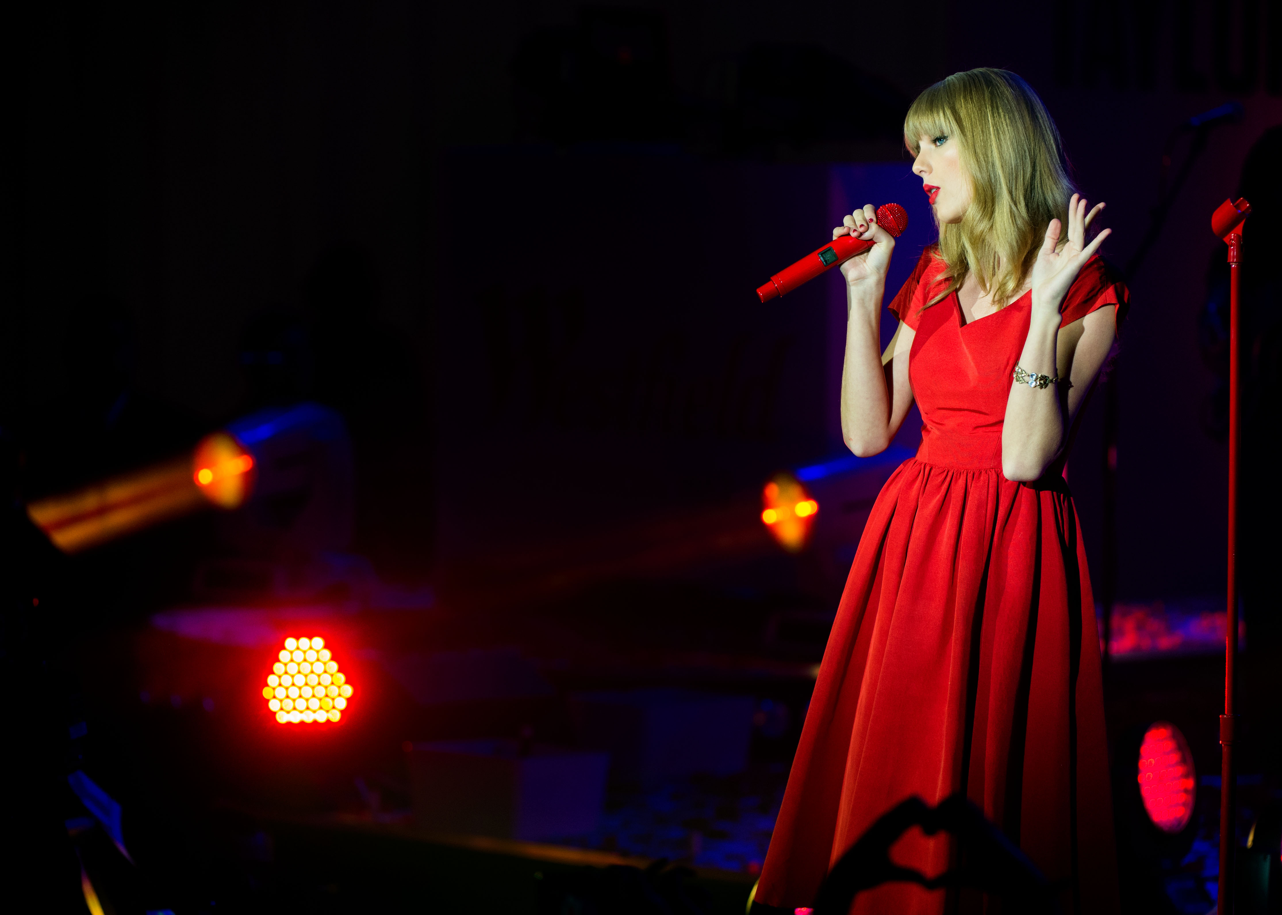 LONDON, ENGLAND - NOVEMBER 06: Taylor Swift performs live after switching on the Christmas lights at Westfield London, White City on November 6, 2012 in London, England.