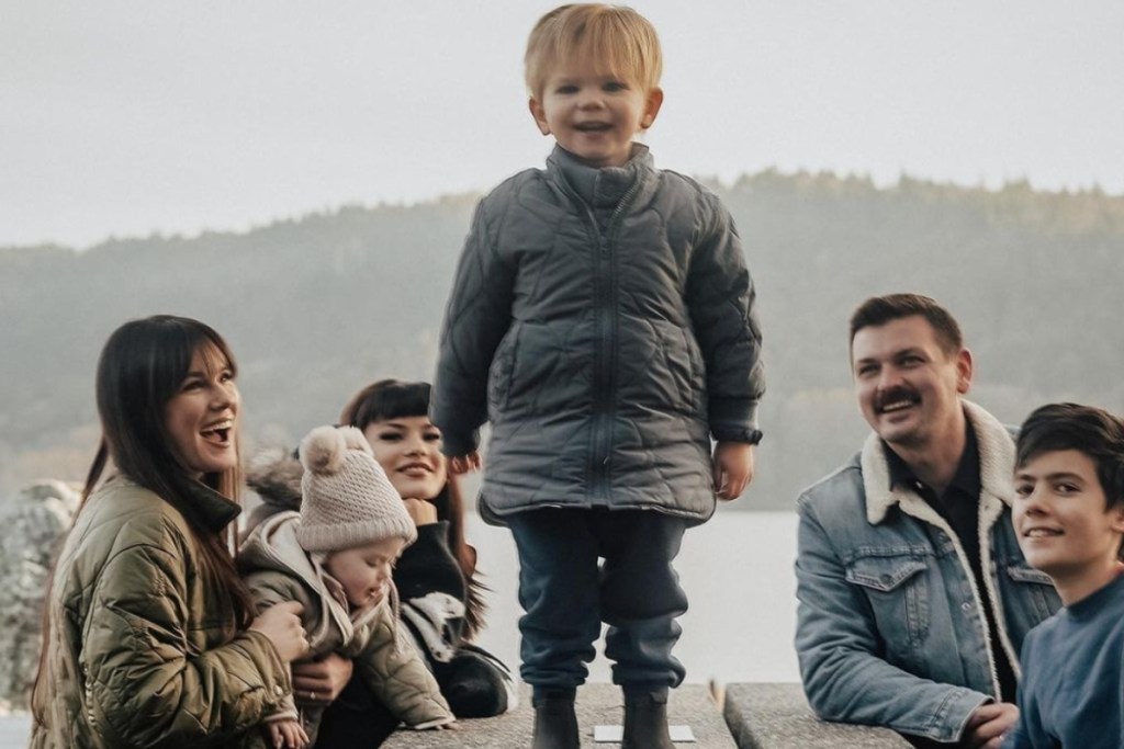 Chelsea Hobbs family