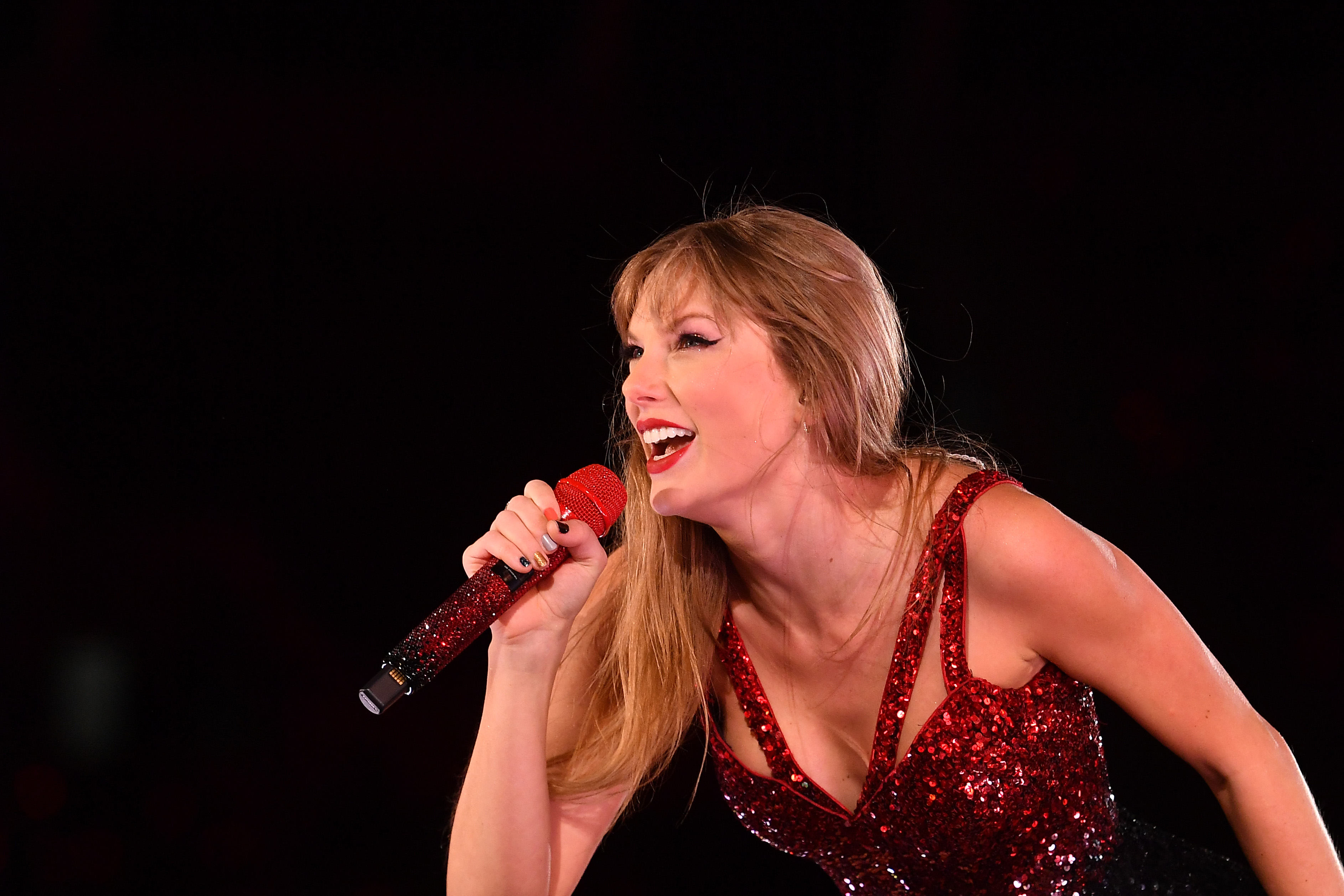 BUENOS AIRES, ARGENTINA - NOVEMBER 09: EDITORIAL USE ONLY. NO BOOK COVERS. Taylor Swift performs onstage during " Taylor Swift | The Eras Tour" at Estadio Más Monumental Antonio Vespucio Liberti on November 09, 2023 in Buenos Aires, Distrito Federal. (