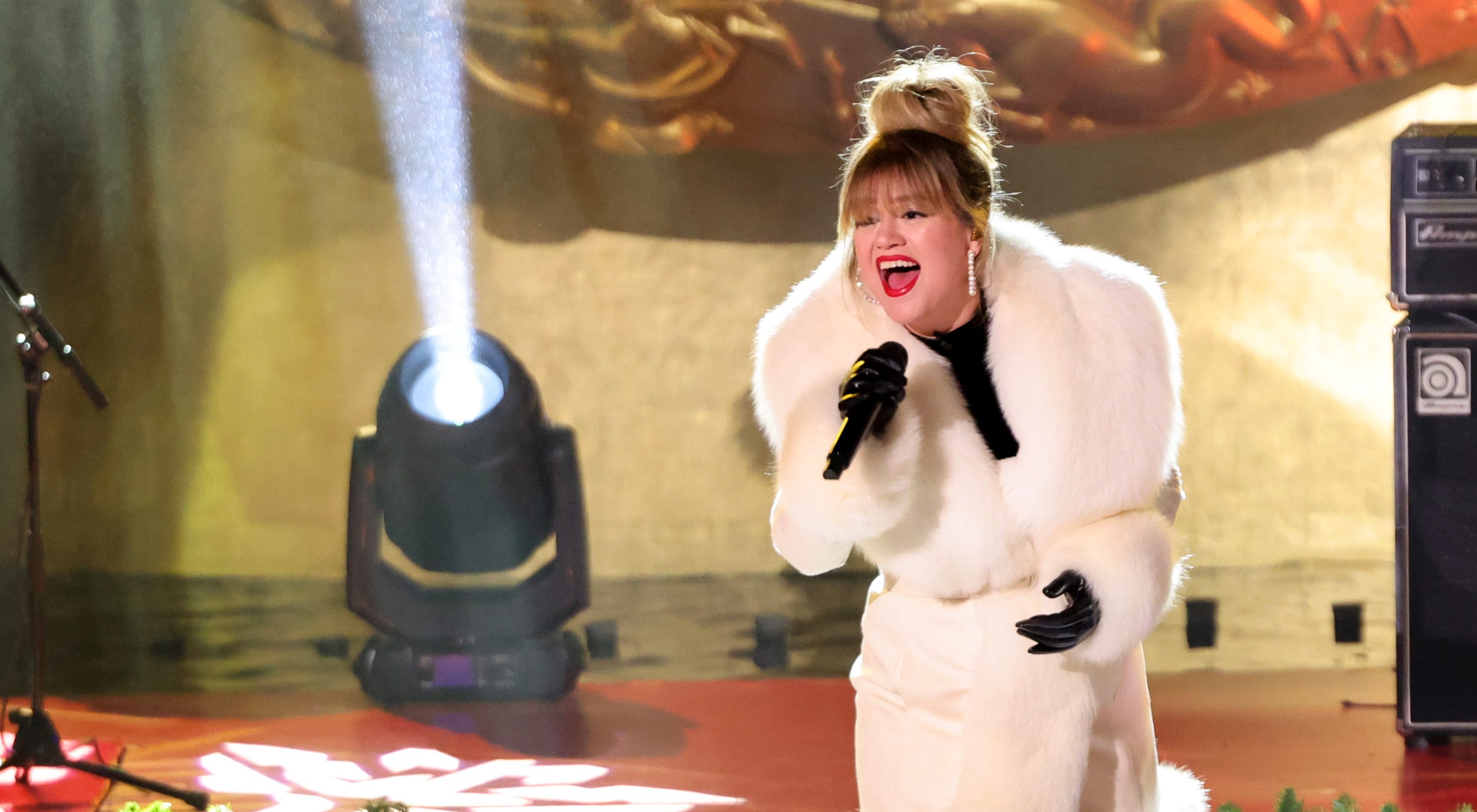 NEW YORK, NEW YORK - NOVEMBER 29: Kelly Clarkson performs during the 2023 Rockefeller Center Christmas Tree Lighting Ceremony at Rockefeller Center on November 29, 2023 in New York City.