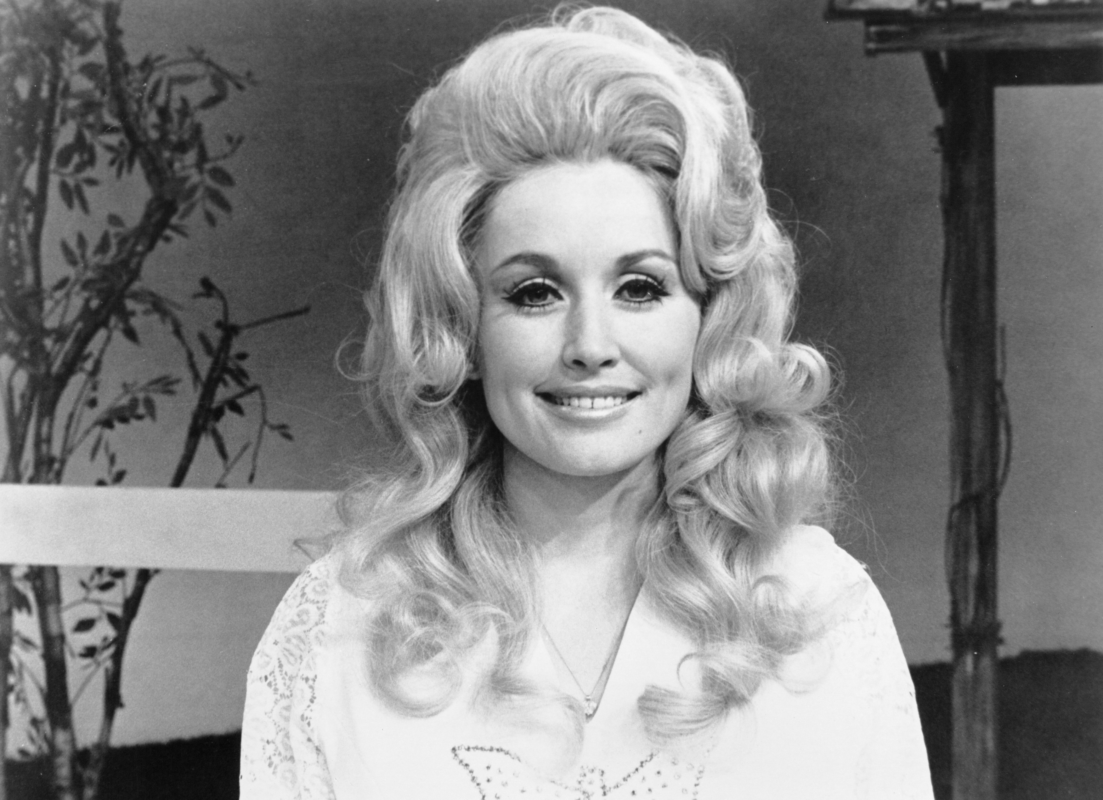 CIRCA 1972: Country singer Dolly Parton poses for a portrait in circa 1972.
