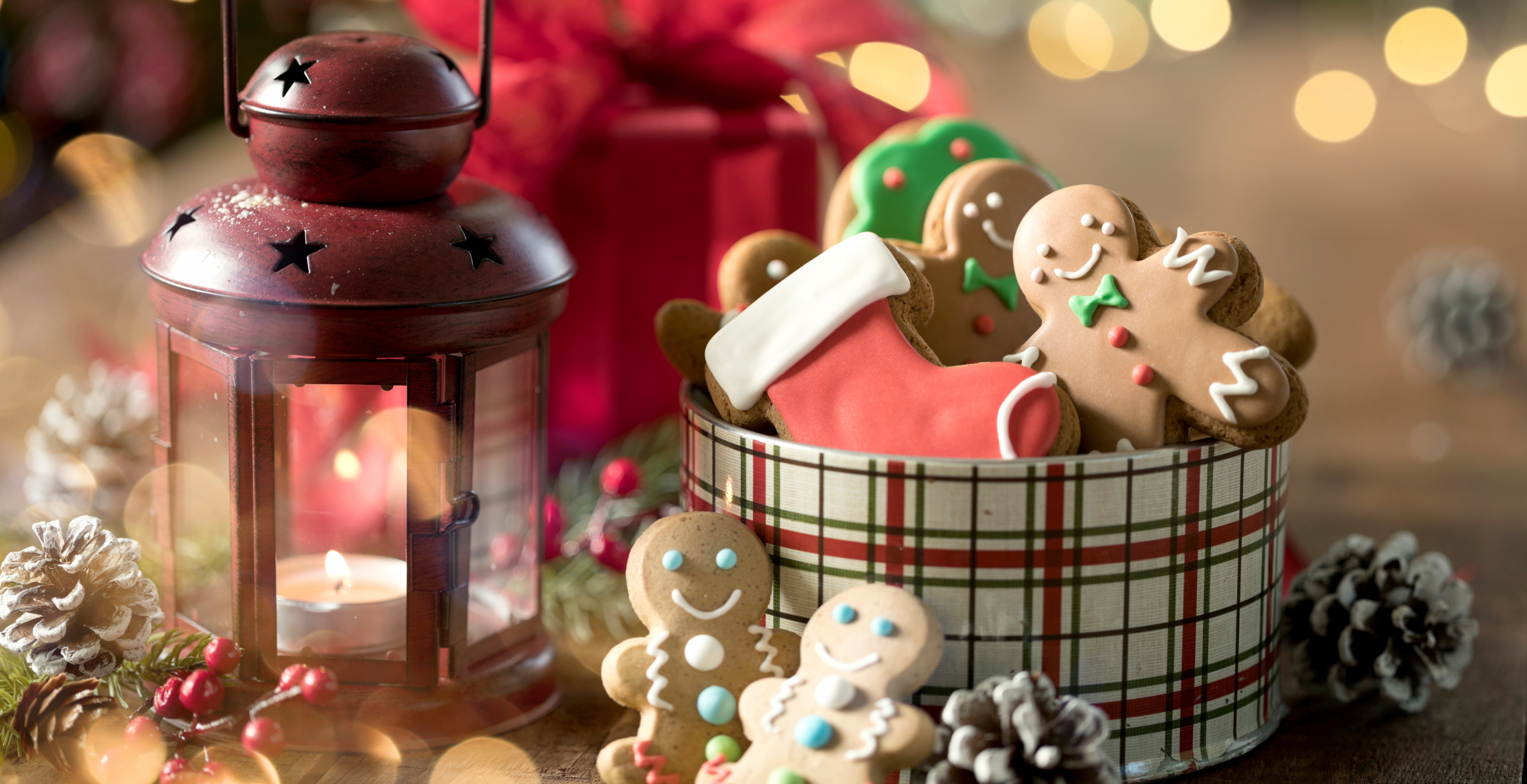 Christmas cookie tin