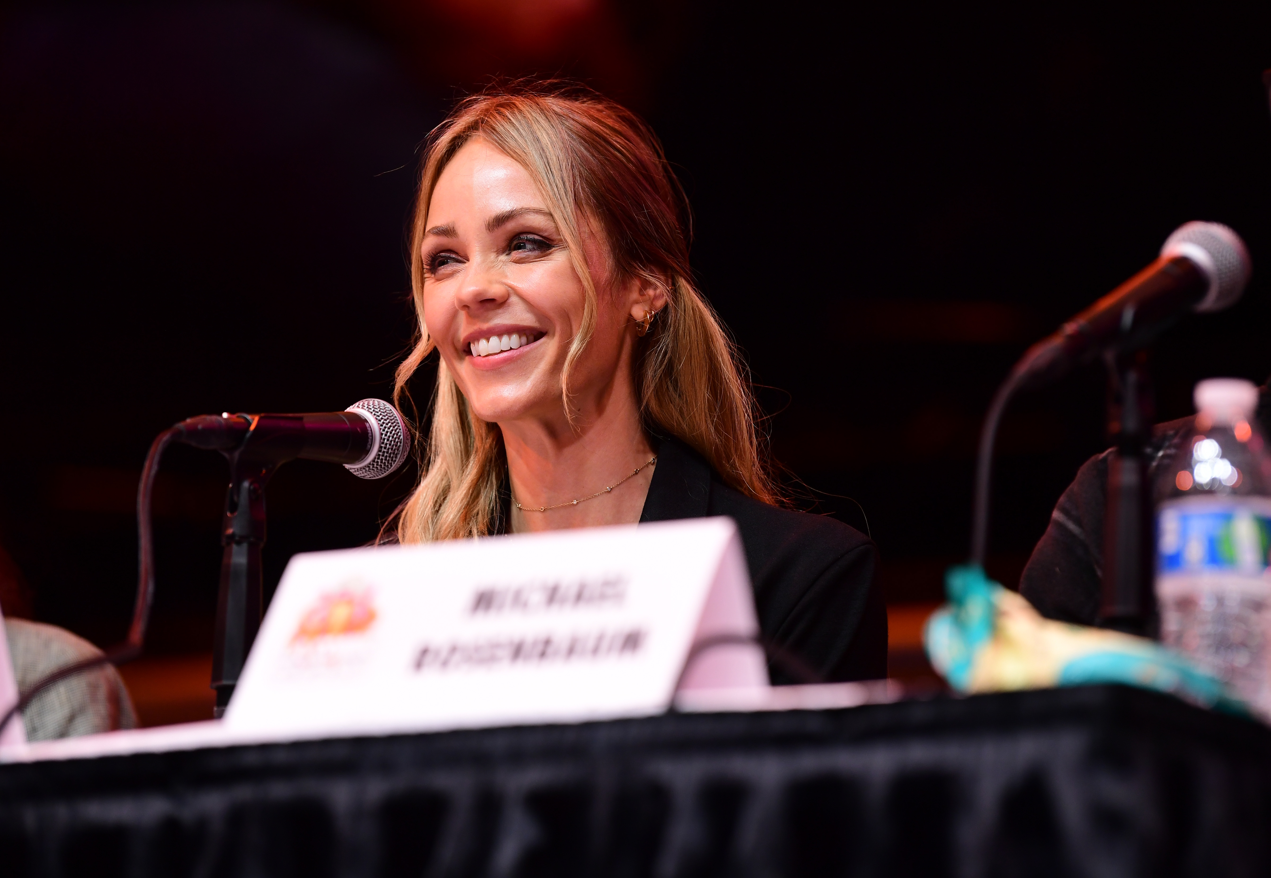 LOS ANGELES, CALIFORNIA - DECEMBER 04: Actress Laura Vandervoort speaks during the "Smallville" panel at 2021 Los Angeles Comic Con at Los Angeles Convention Center on December 04, 2021 in Los Angeles, California. 