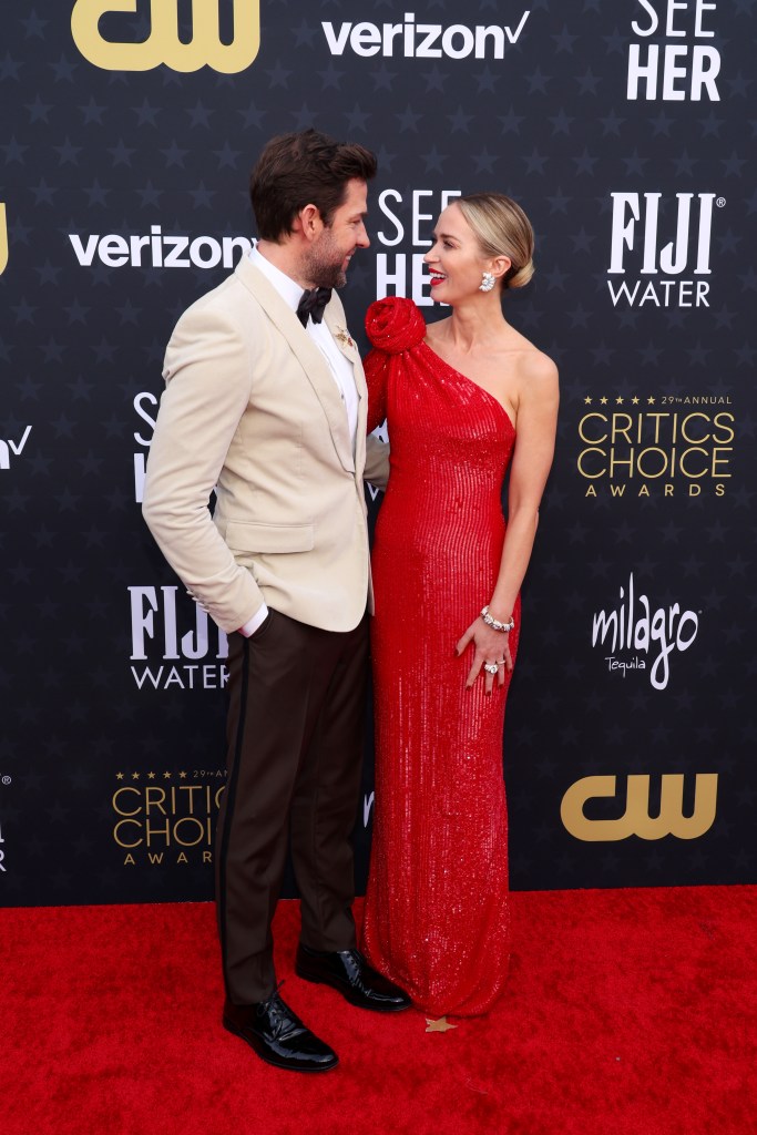 SANTA MONICA, CALIFORNIA - JANUARY 14: (L-R) John Krasinski and Emily Blunt attend the 29th Annual Critics Choice Awards at Barker Hangar on January 14, 2024 in Santa Monica, California.