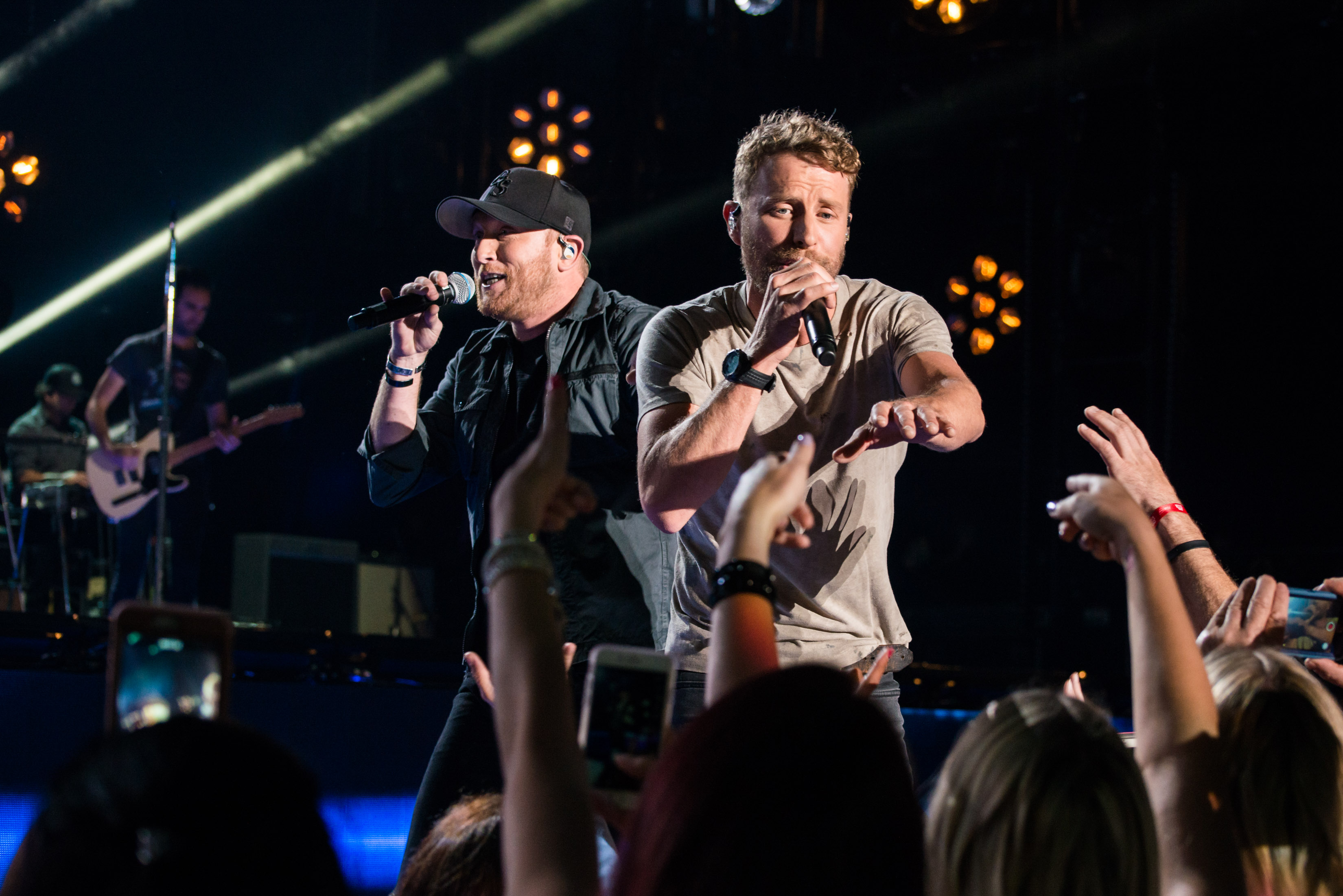 NASHVILLE, TN - JUNE 08: (EDITORIAL USE ONLY) Singers Cole Swindell (L) and Dierks Bentley (R) perform at Nissan Stadium during day 1 of the 2017 CMA Music Festival on June 8, 2017 in Nashville, Tennessee. 