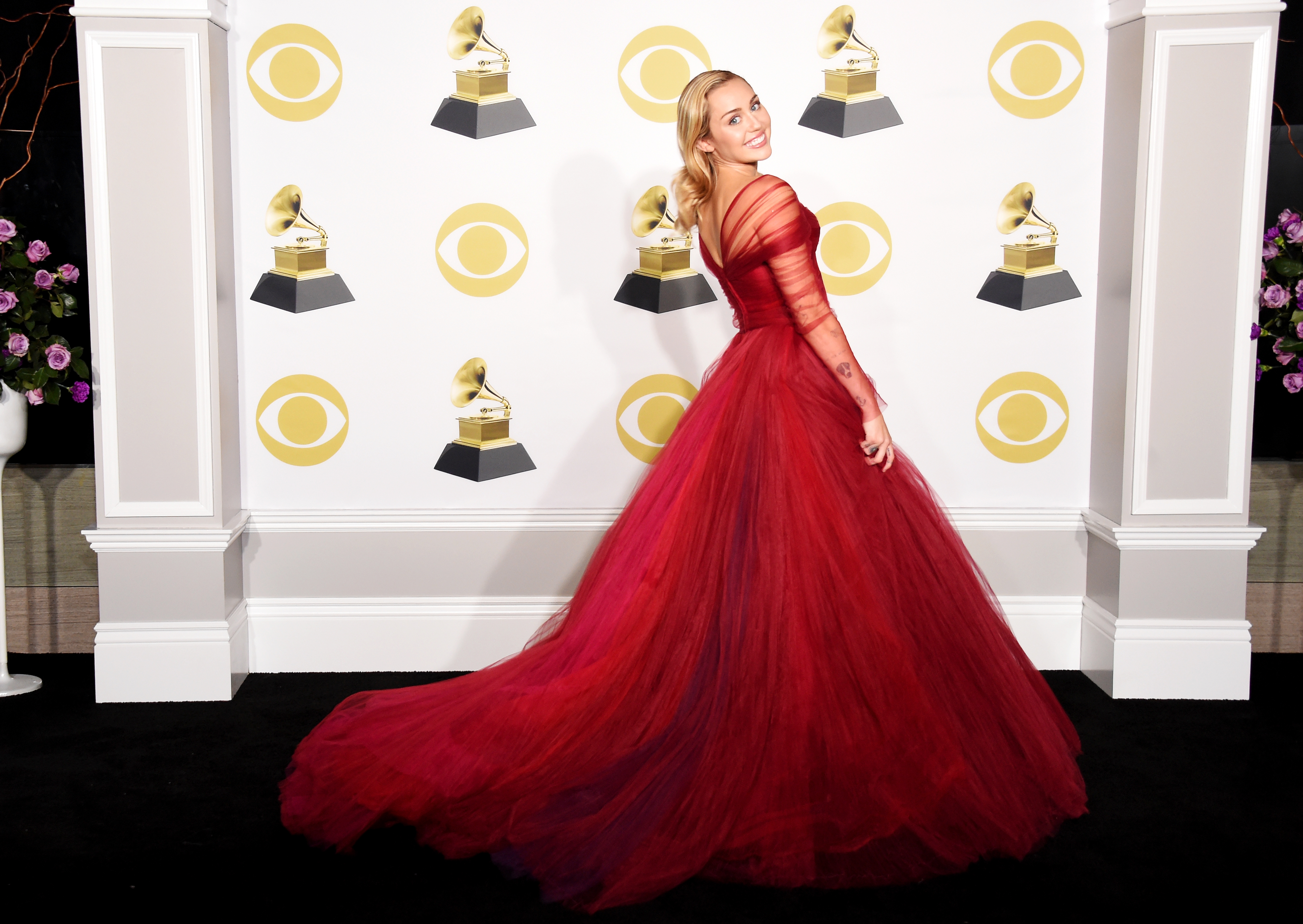 NEW YORK, NY - JANUARY 28: Recording artist Miley Cyrus poses in the press room during the 60th Annual GRAMMY Awards at Madison Square Garden on January 28, 2018 in New York City.