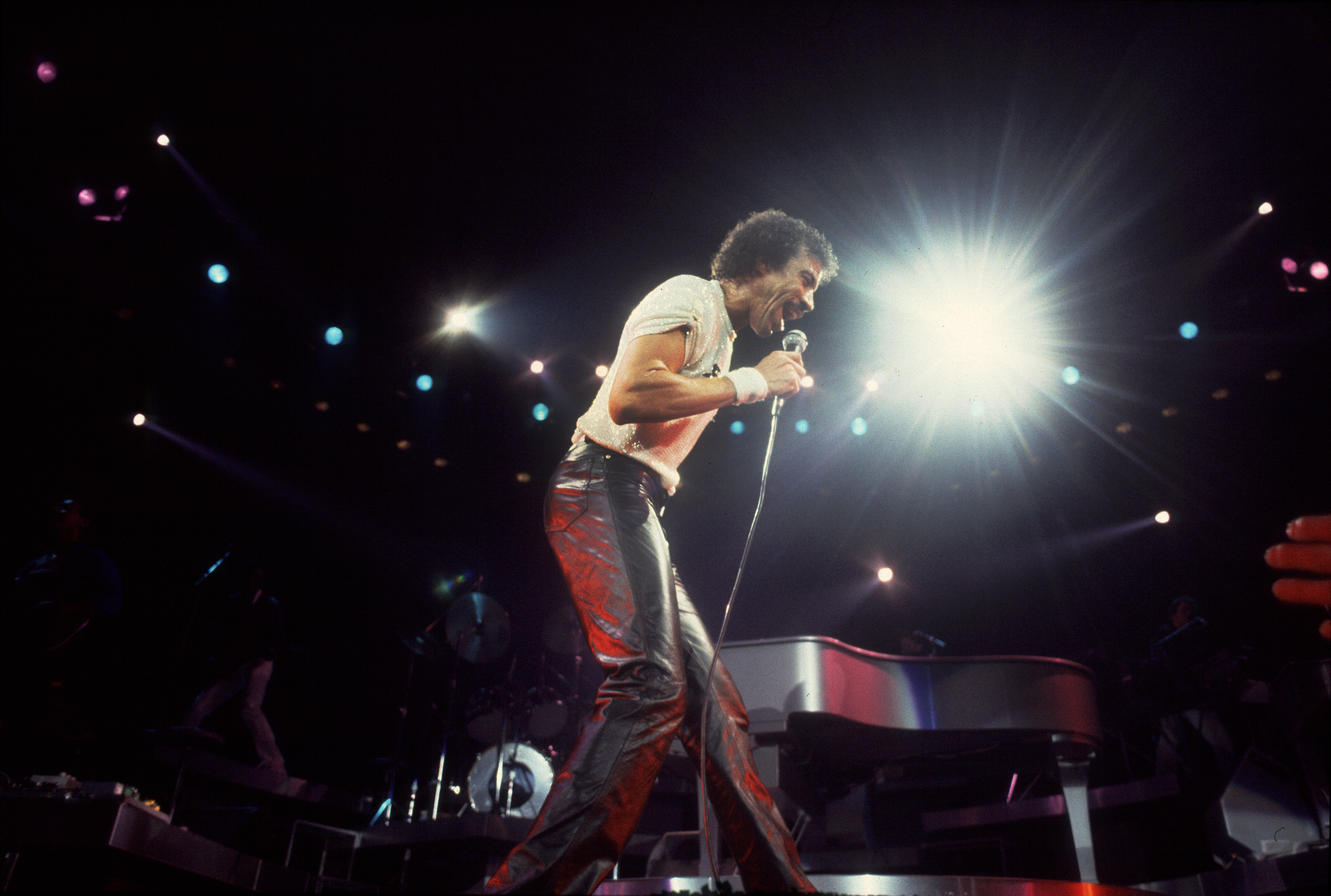 Lionel Richie performing on stage at the Rosemont Horizon in Rosemont, Illinois, October 1, 1983. 