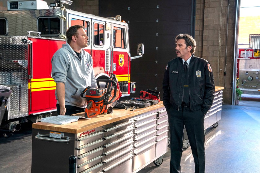 9-1-1: LONE STAR: L-R: Jim Parrack and guest star Billy Burke in the Friends Like These episode of 9-1-1: LONE STAR airing Monday, Feb. 17 (8:00-9:01 PM ET/PT) on FOX.
