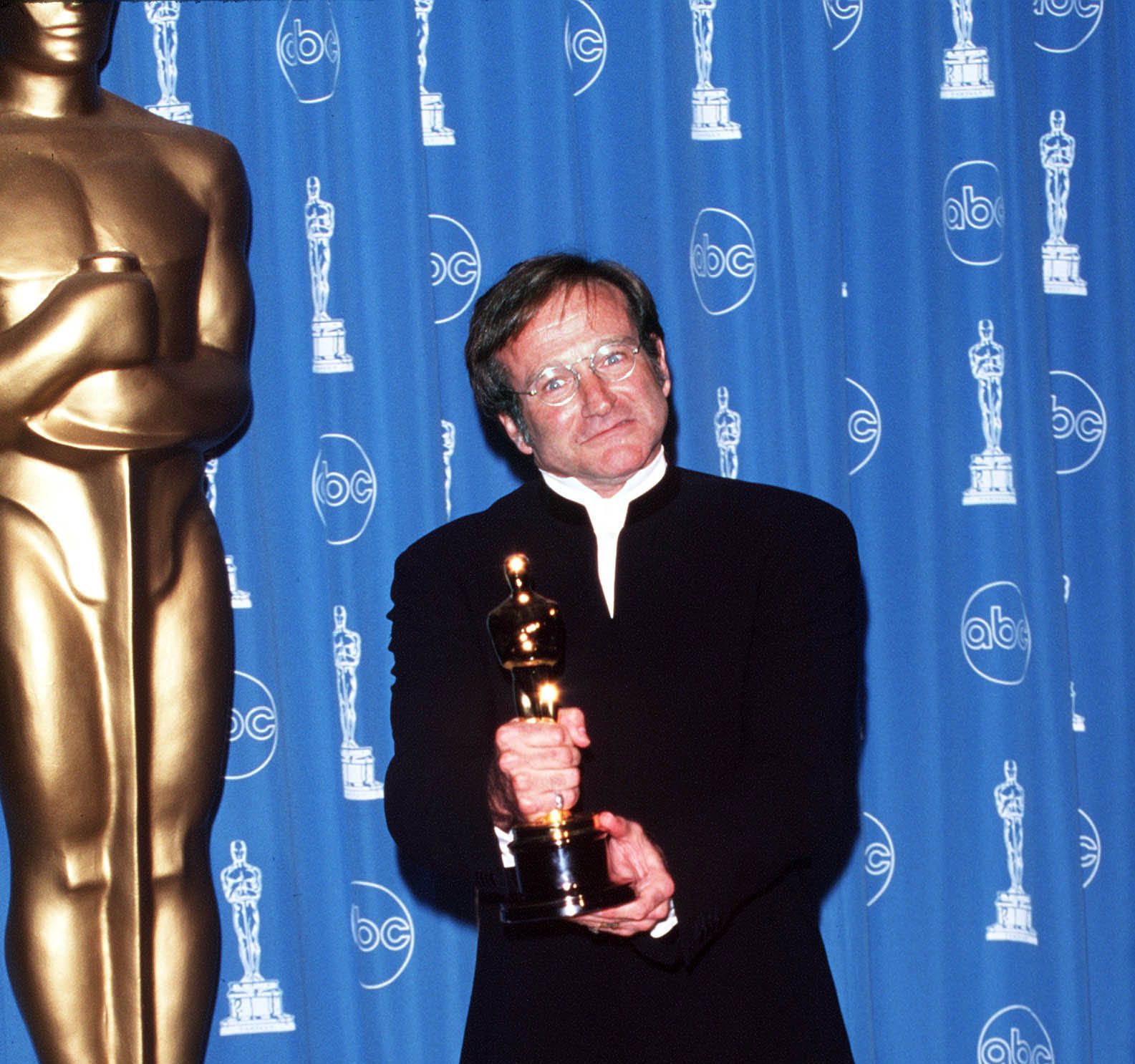 Monday 03/23/98 Los Angeles, California 70Th Annual Academy Awards At The Shrine Auditorium Pressroom: Best Supporting Actor Robin Williams 