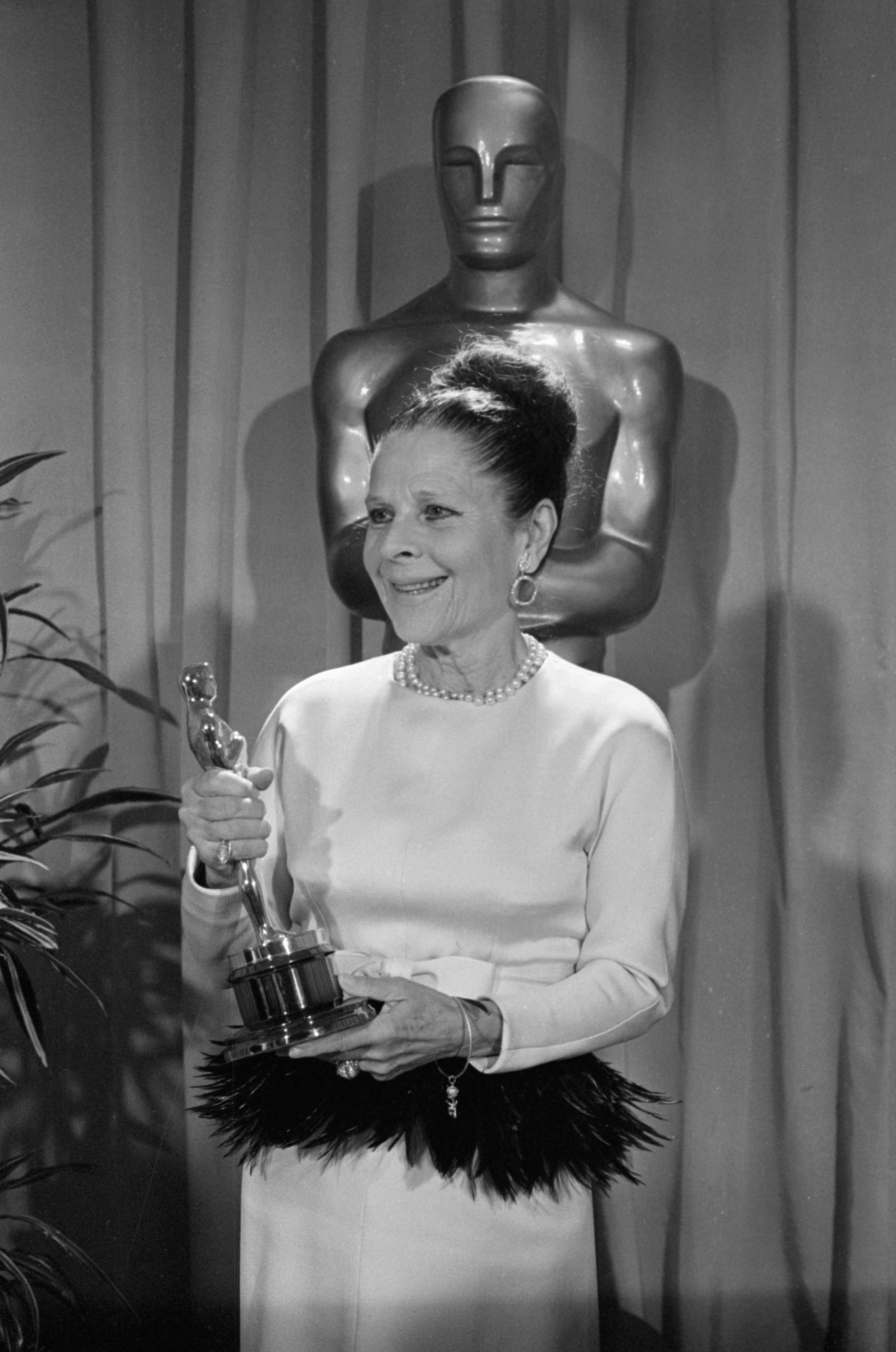 (Original Caption) 4/14/1969- Los Angeles, CA- Ruth Gordon holds her Oscar after being named "Best Supporting Actress" at the Academy Awards ceremonies in Los Angeles April 14th. She won for her performance in "Rosemary's Baby."