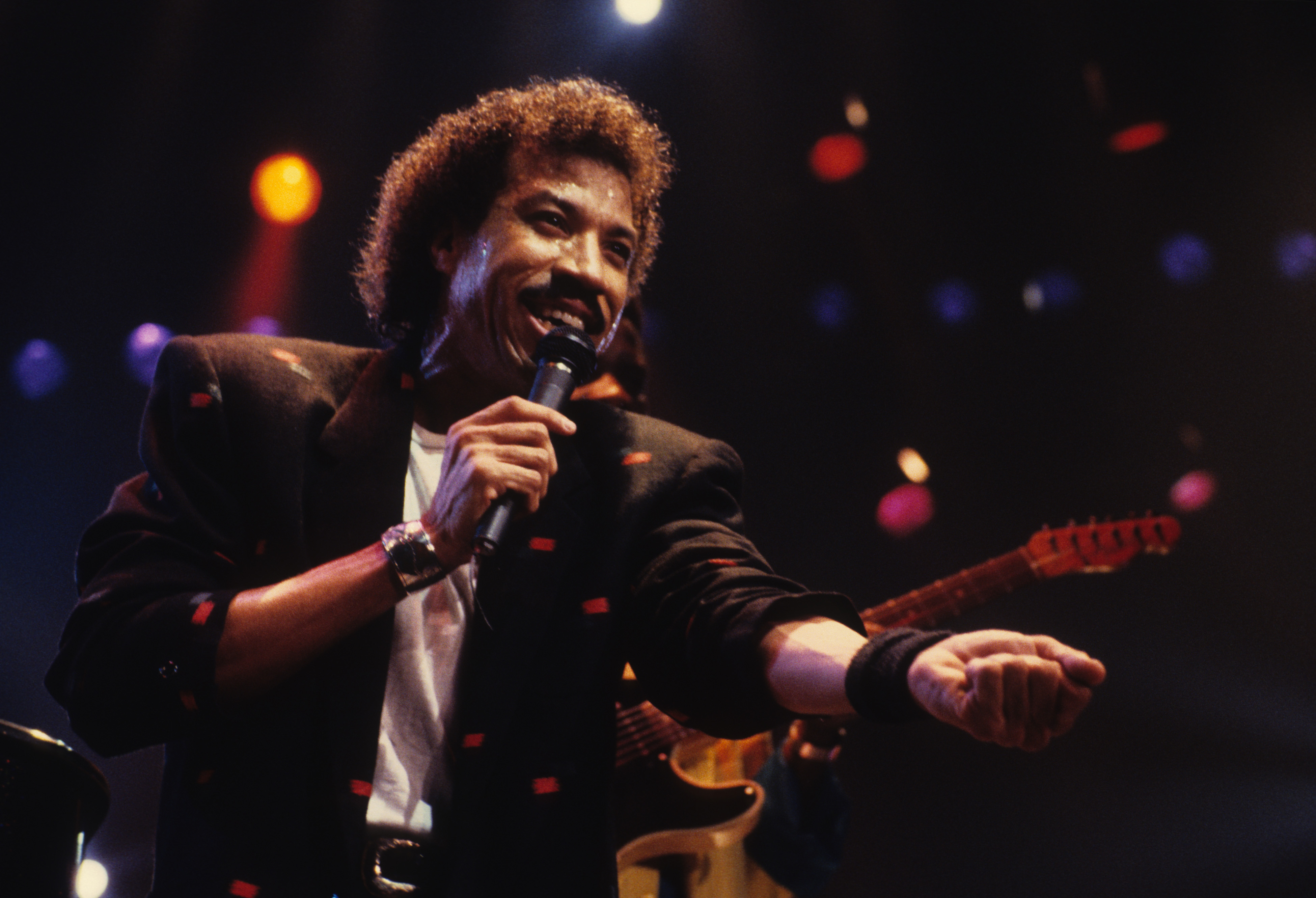 ST. PAUL, MN - OCTOBER 3: Lionel Richie on the Dancing On The Ceiling tour performs at the St. Paul Civic Center in St. Paul, Minnesota on October 3, 1986. 