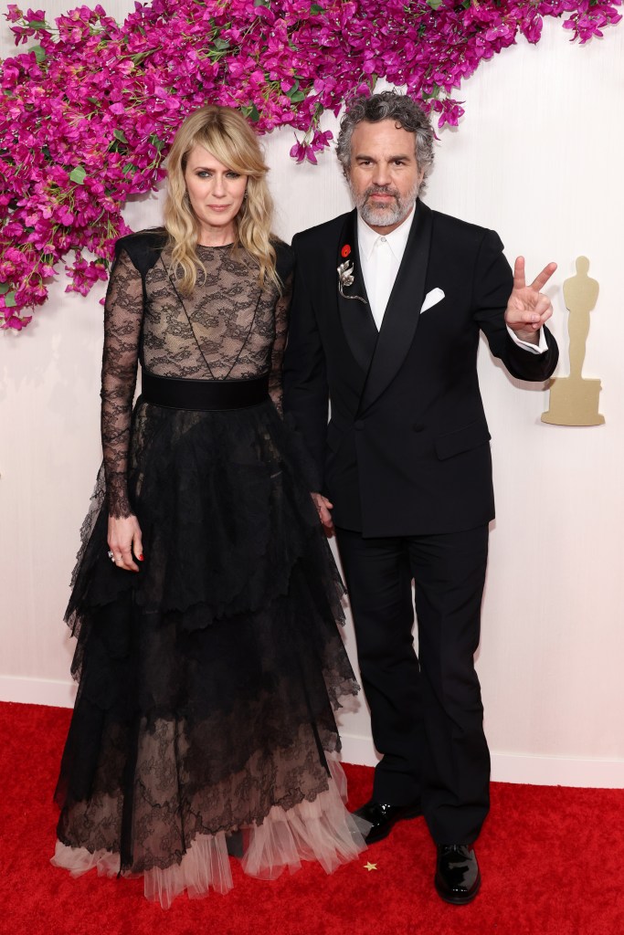 HOLLYWOOD, CALIFORNIA - MARCH 10: (L-R) Sunrise Coigney and Mark Ruffalo attend the 96th Annual Academy Awards on March 10, 2024 in Hollywood, California. 