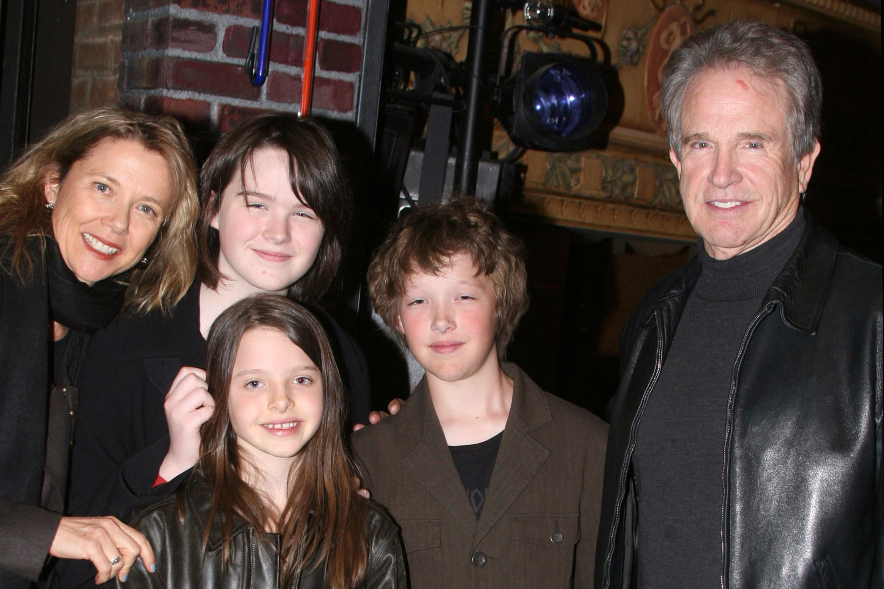 Annette Bening (left), Warren Beatty (right) with children Stephen, Benjamin and Isabel 