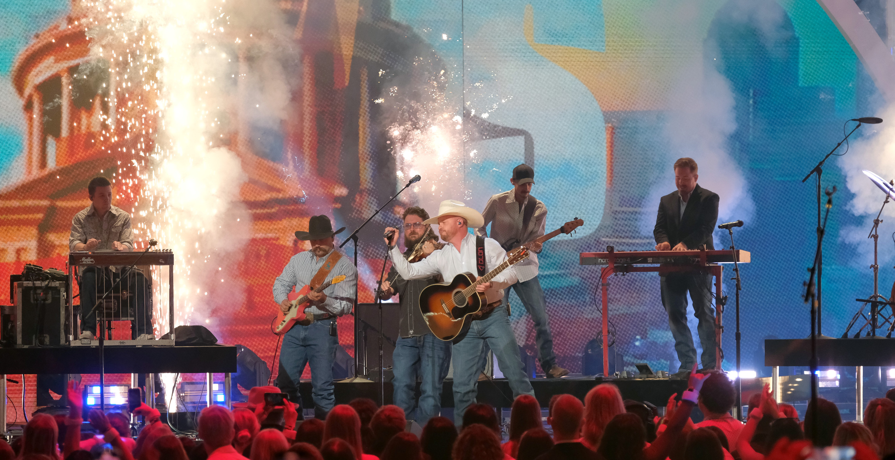 CMT Fans Blast Awards Show For Being All Pop And No Country