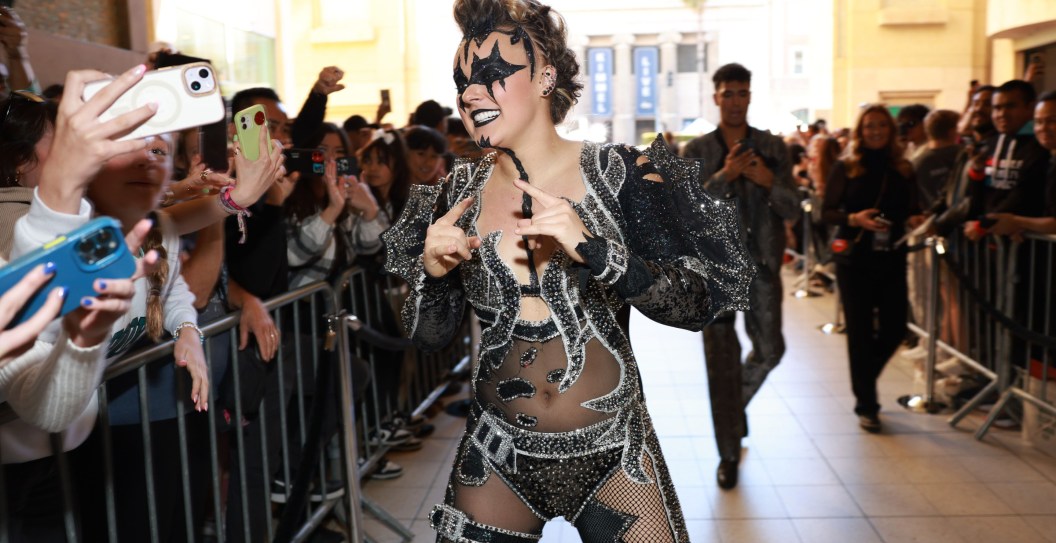 JoJo Siwa Defends New Look As Her Miley Cyrus Moment Amid Backlash