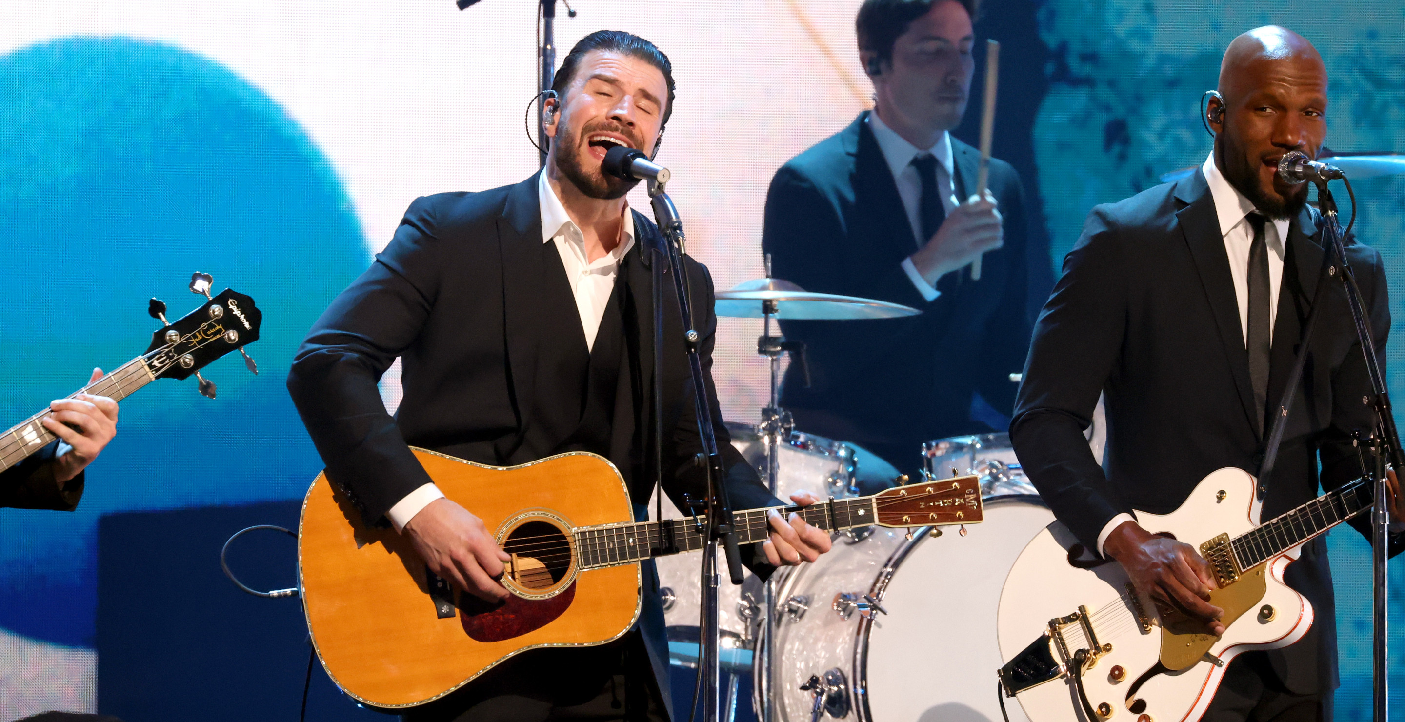 Sam Hunt Channels His Best Johnny Cash For CMT Performance, But Sound System Fails Him