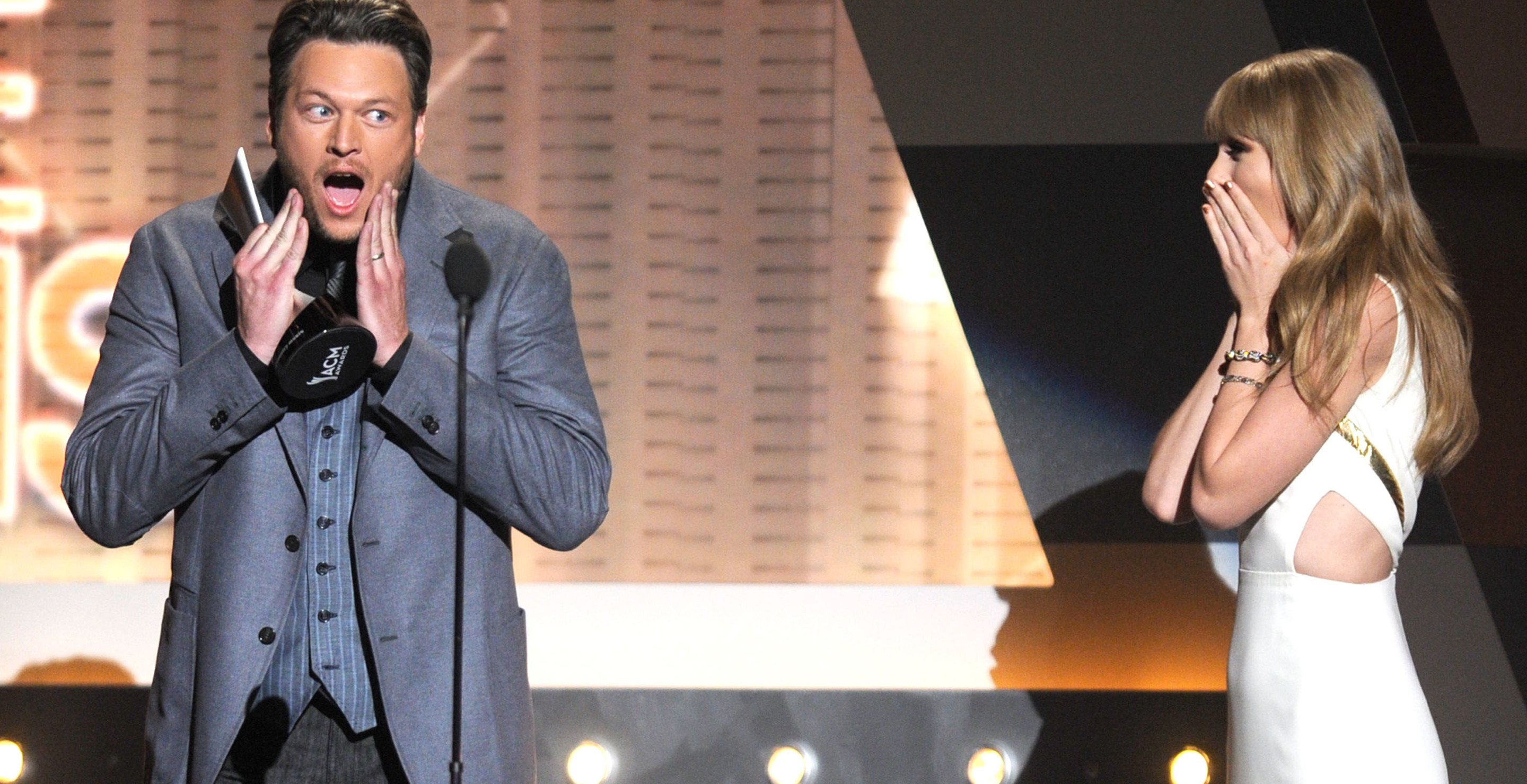 Taylor Swift If You're Reading This Please Respond To Blake Shelton's Letters