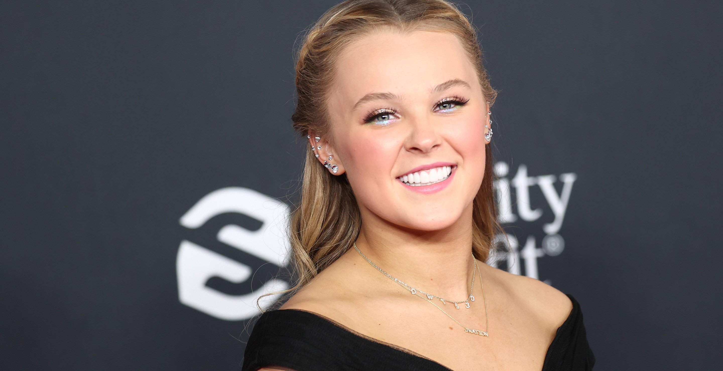 JoJo Siwa Gets Drunk At Disney World And Gets Punched In The Eye