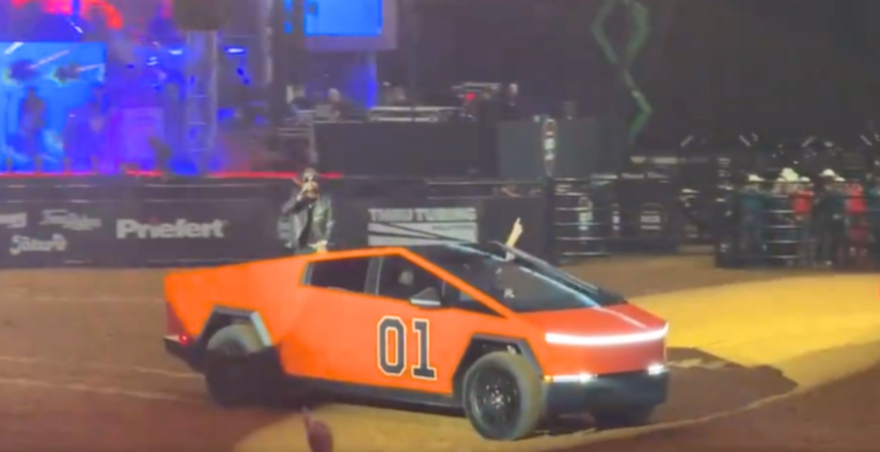 Kid Rock Pays A Rockin Homage To The Dukes Of Hazzard During A Concert