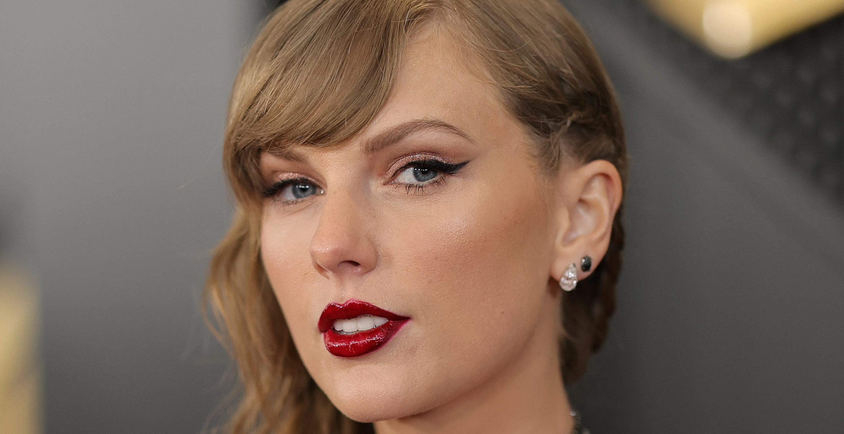 country-music-fans-fire-back-after-rolling-stone-names-taylor-swift-song-greatest-of-all-time
