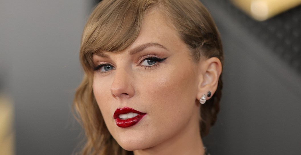 country-music-fans-fire-back-after-rolling-stone-names-taylor-swift-song-greatest-of-all-time